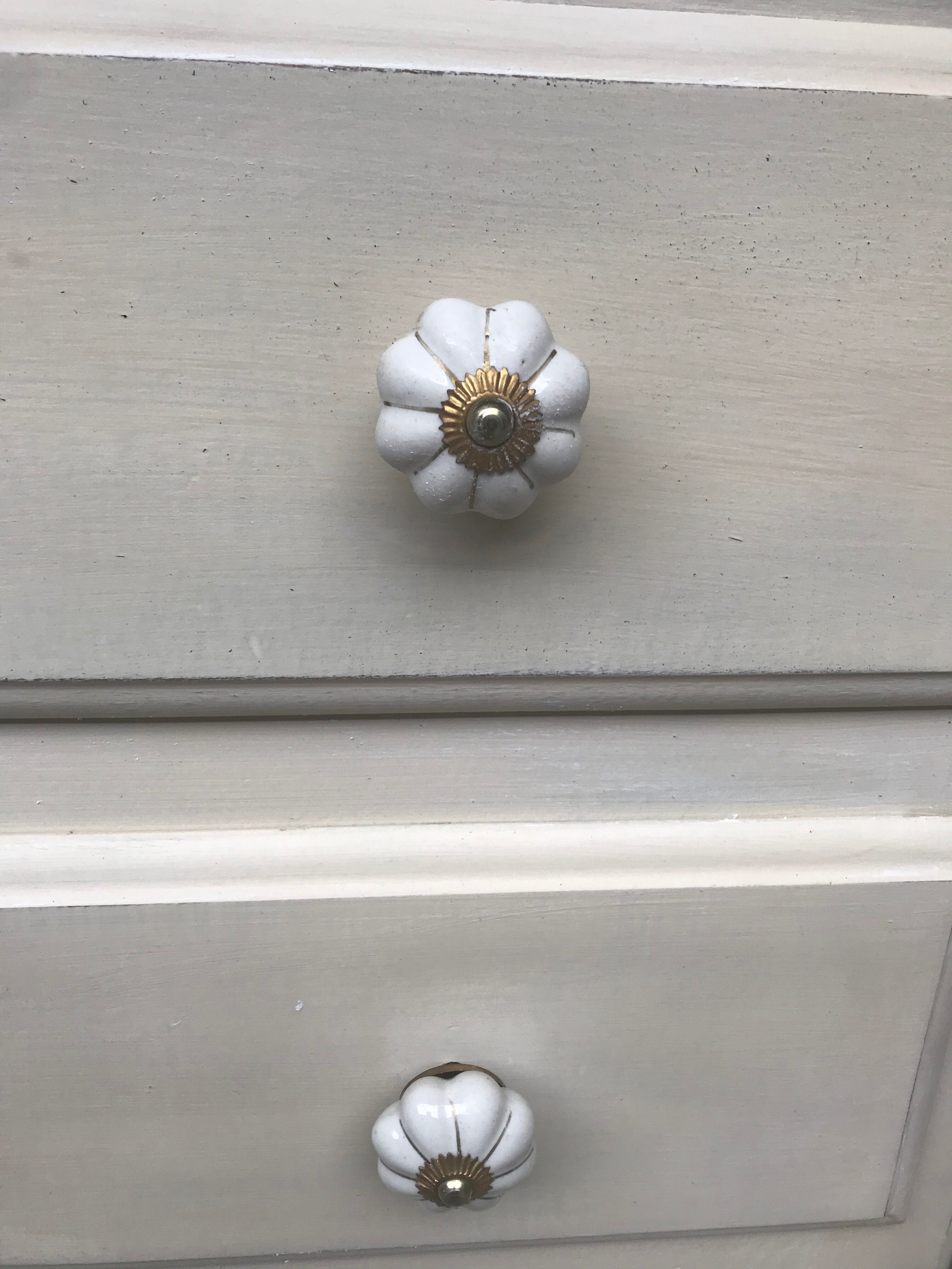 Old White chest of drawers