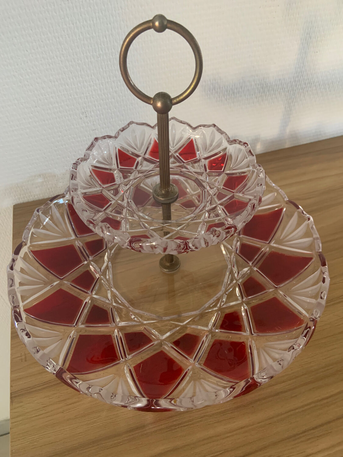 Old crystal cake display