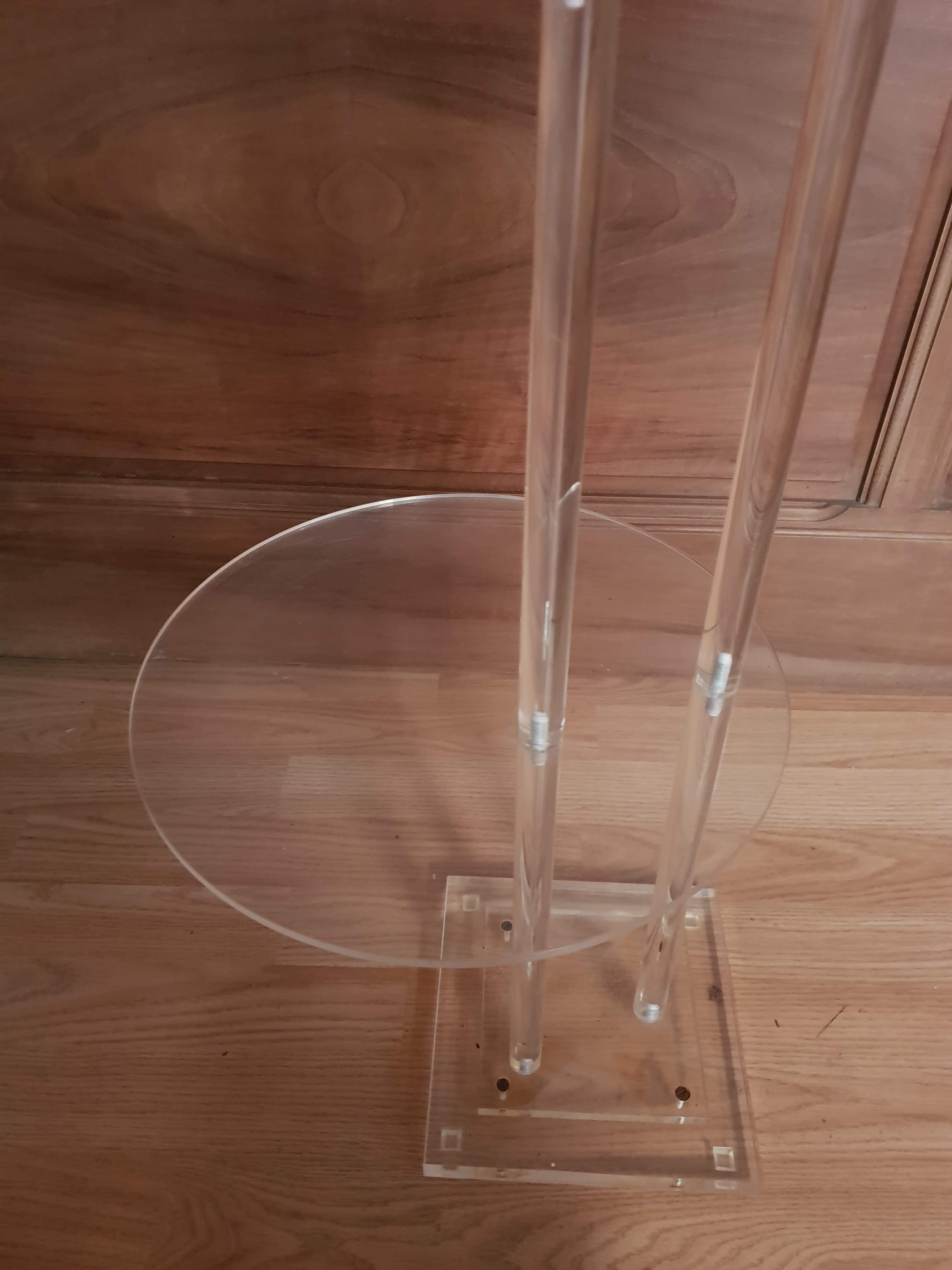 Vintage Plexiglas Sellette