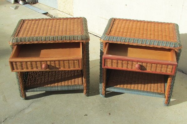 Pair of nightstands in braided rattan, colorized