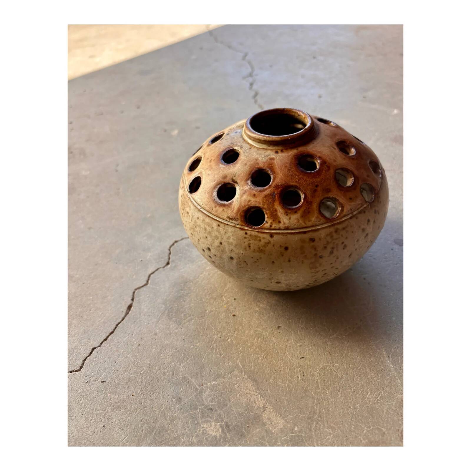 Stoneware flower pots