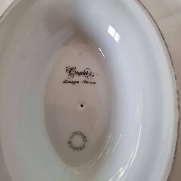 Soupière en porcelaine de Limoges, signée Coquet Design