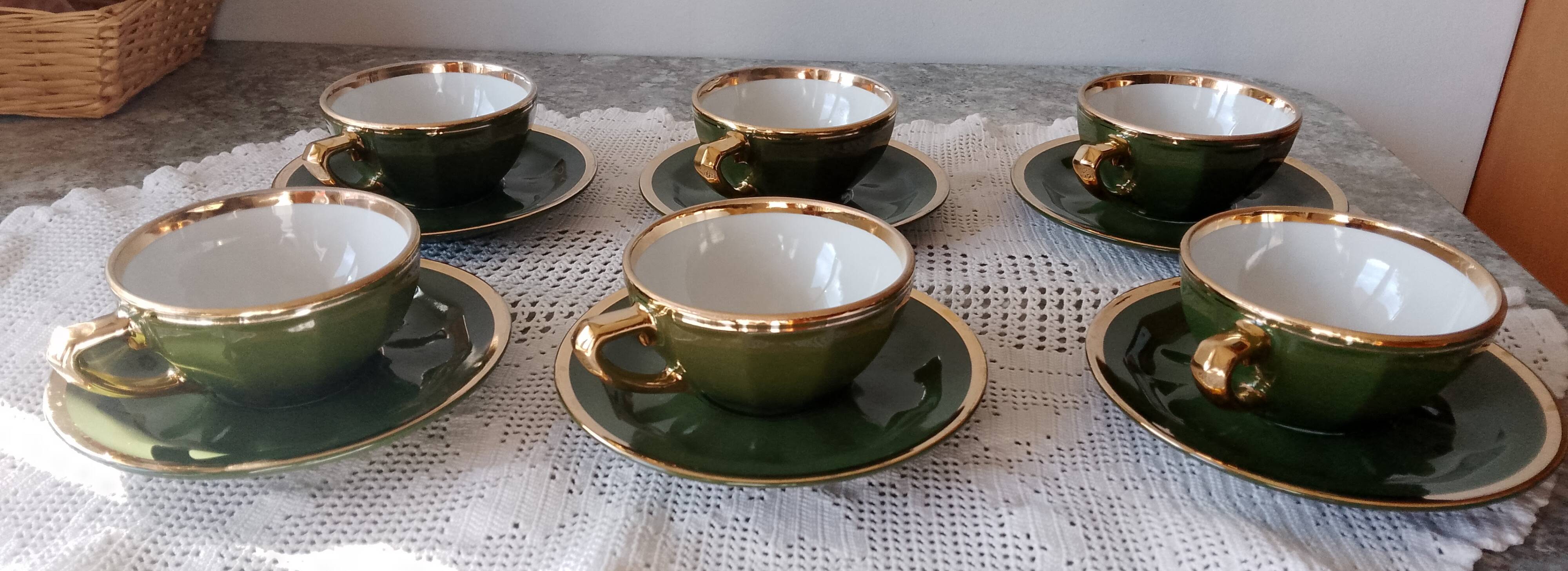 Coffee/tea cups and saucers