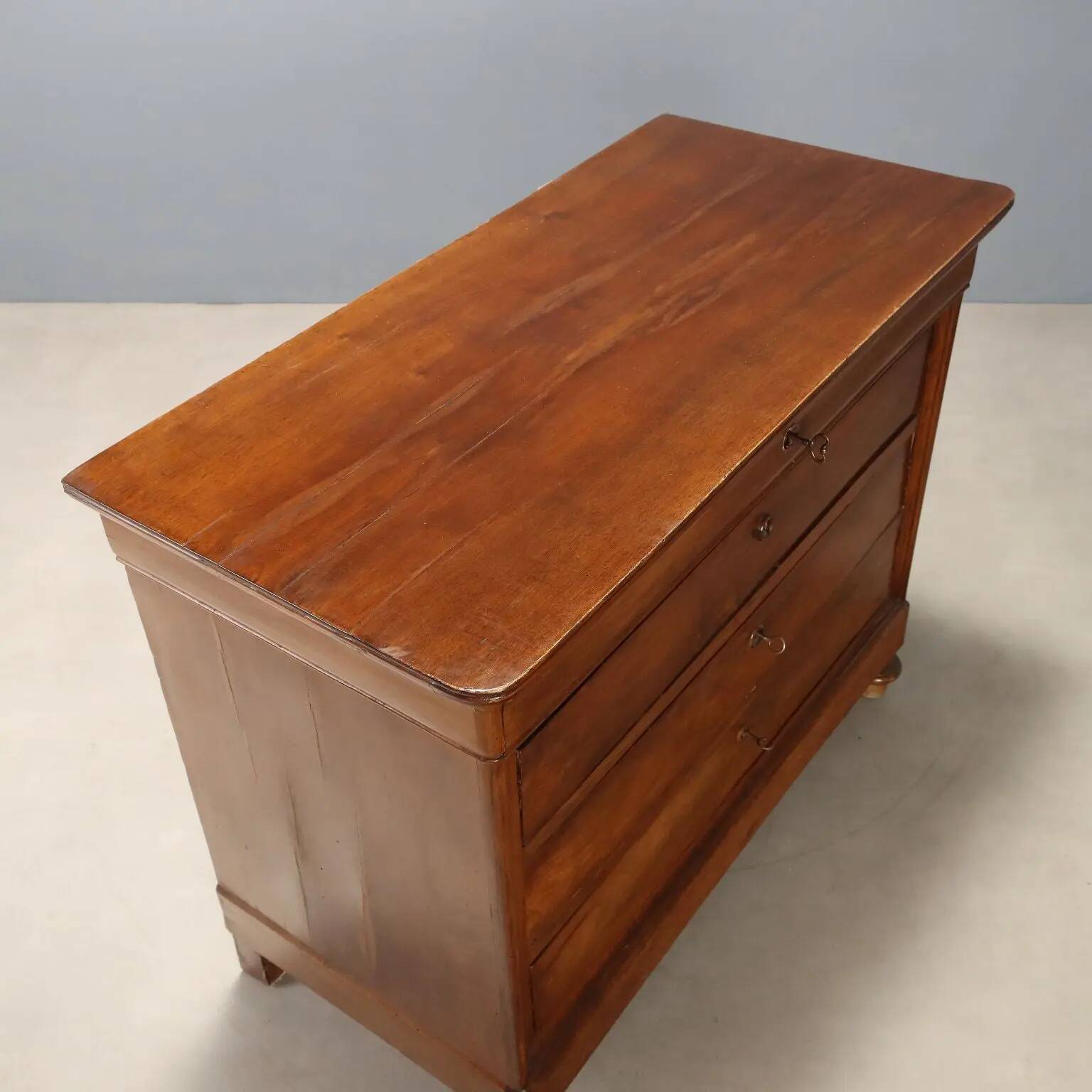 Commode ancienne Louis-Philippe en noyer, Italie, XIXe siècle