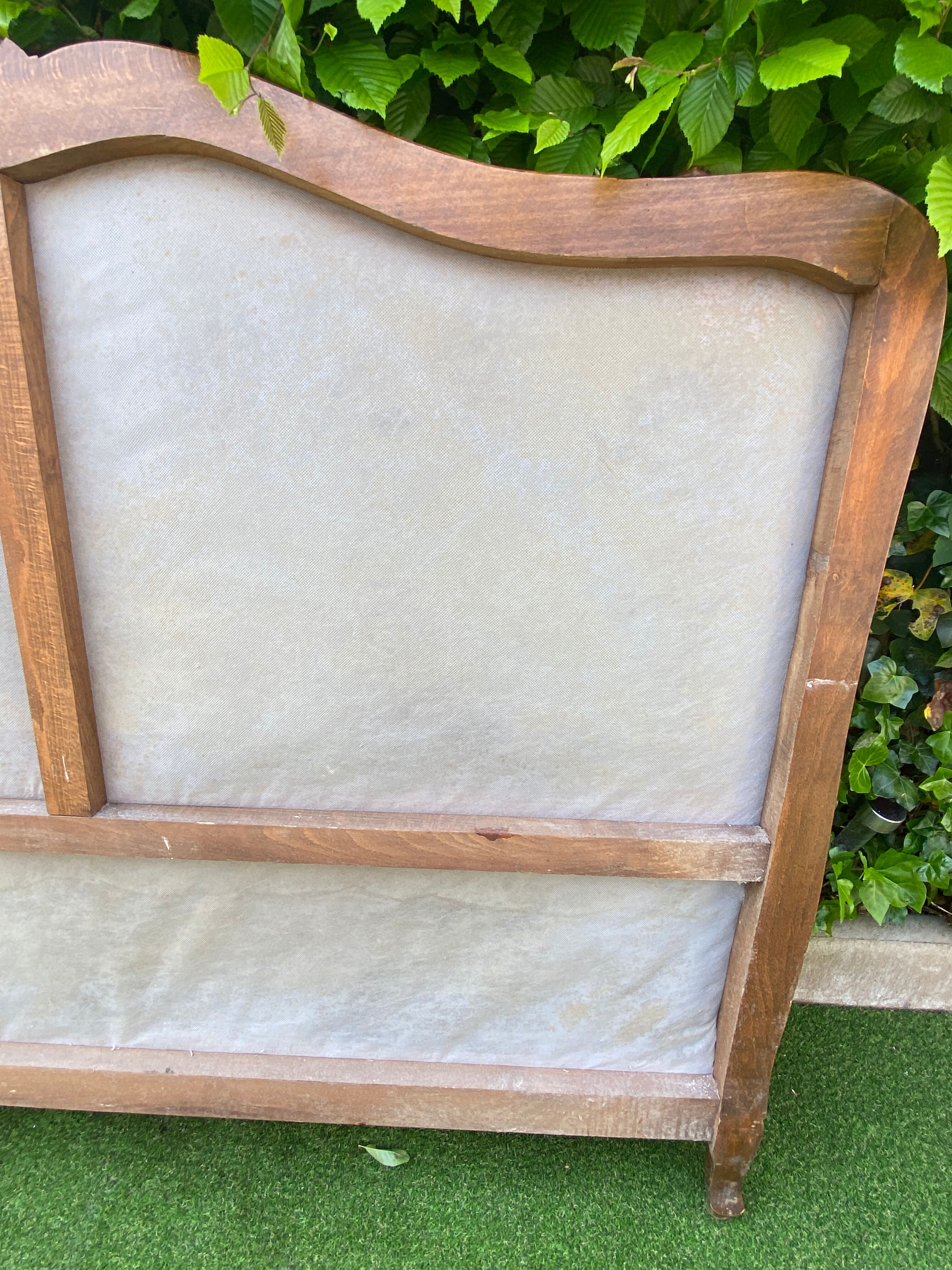 Basket bed and its two armchairs