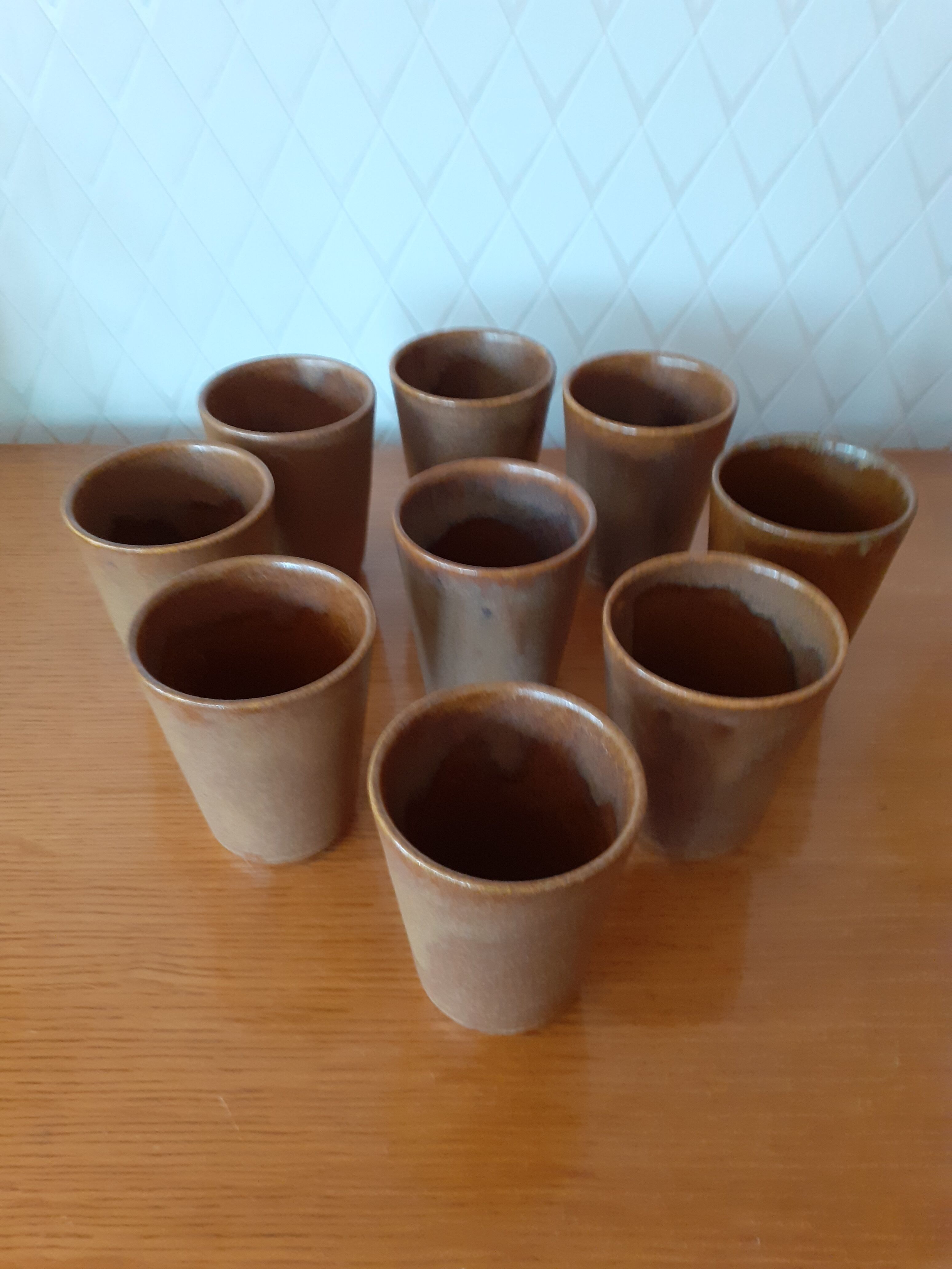 Lot de 9 gobelets en grès Digoin vintage