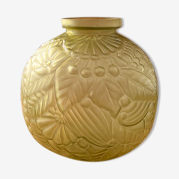 Vase boule art déco en verre dépoli jaune ocre