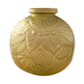 Vase boule art déco en verre dépoli jaune ocre