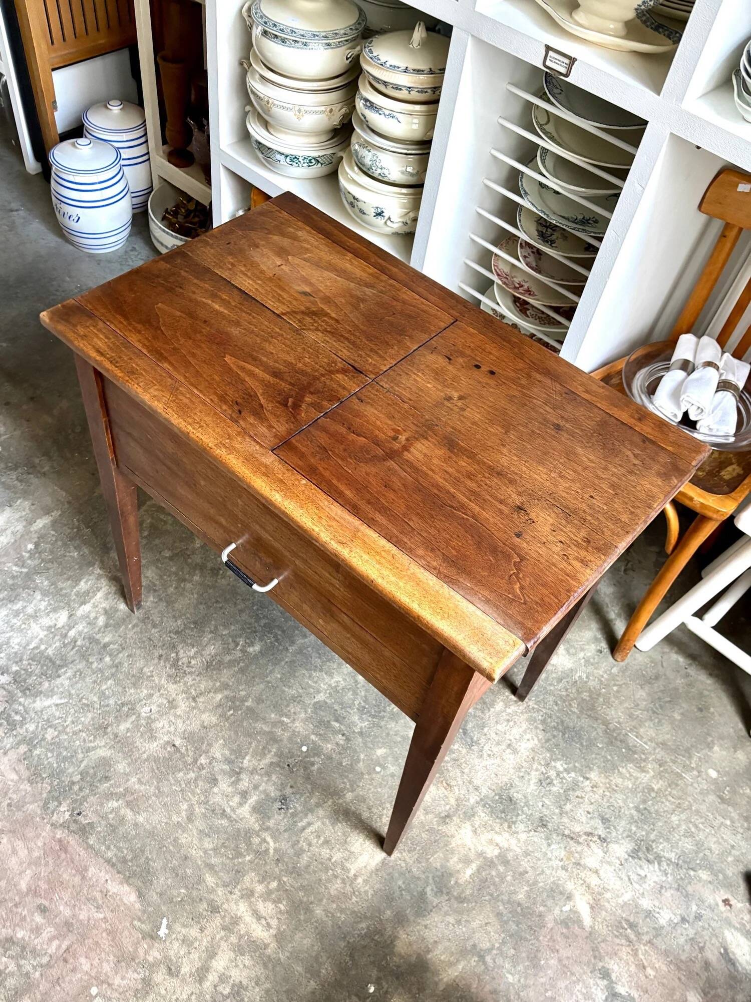 Craft furniture with 2 drawers, solid wood table.
