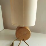 Lampe en bois avec abat jour en soie , peint à la main , signé