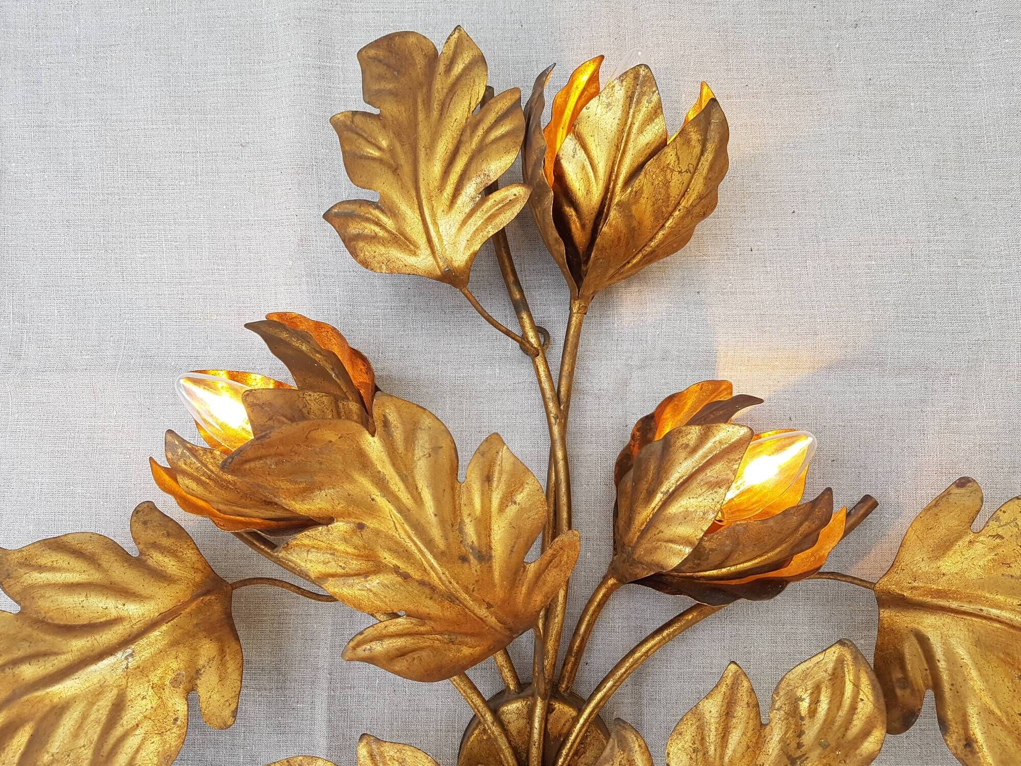Paire d'appliques murales fleur feuillage en métal doré par Hans Kögl, 1970