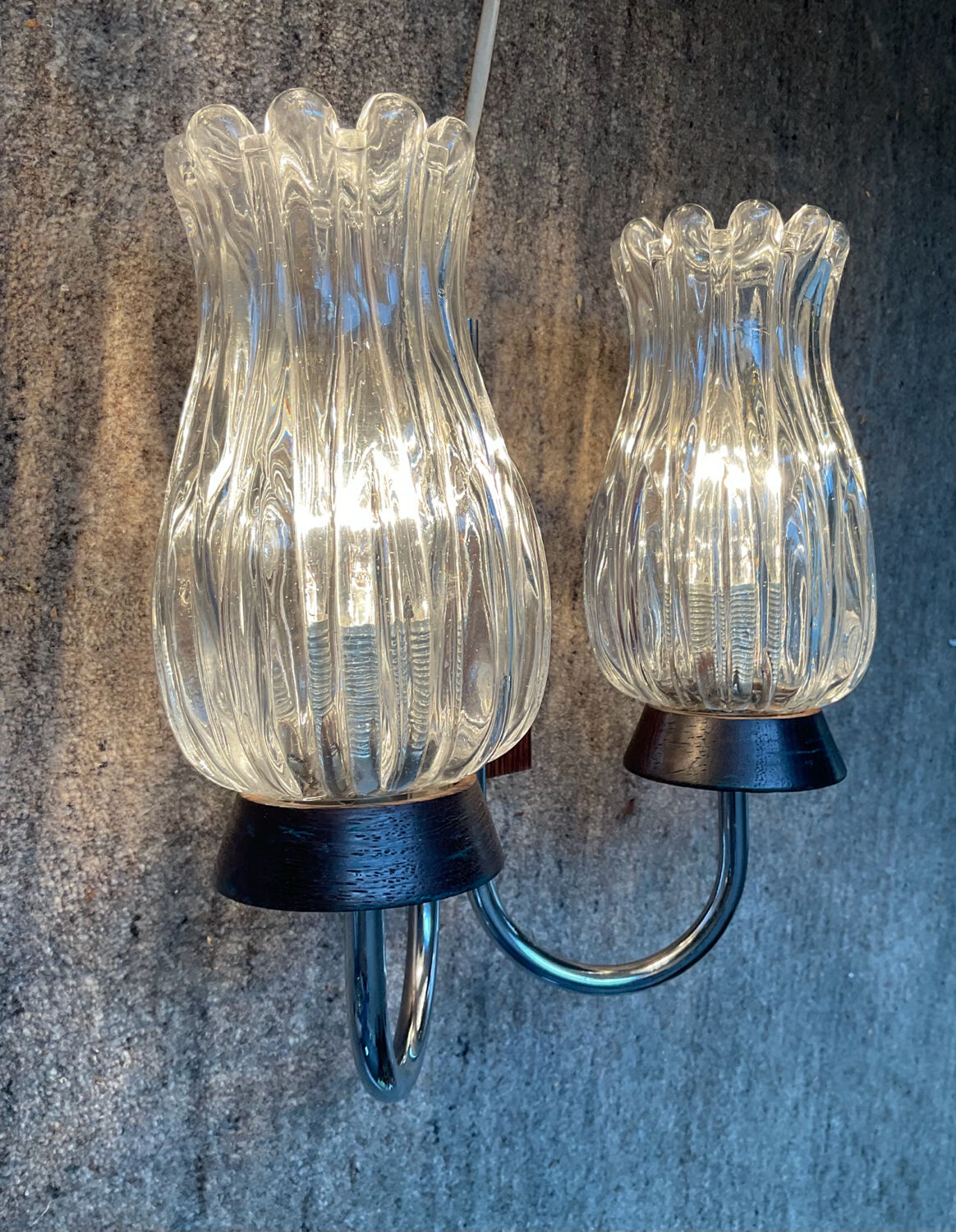 Vintage double light wall lamp in teak and molded glass