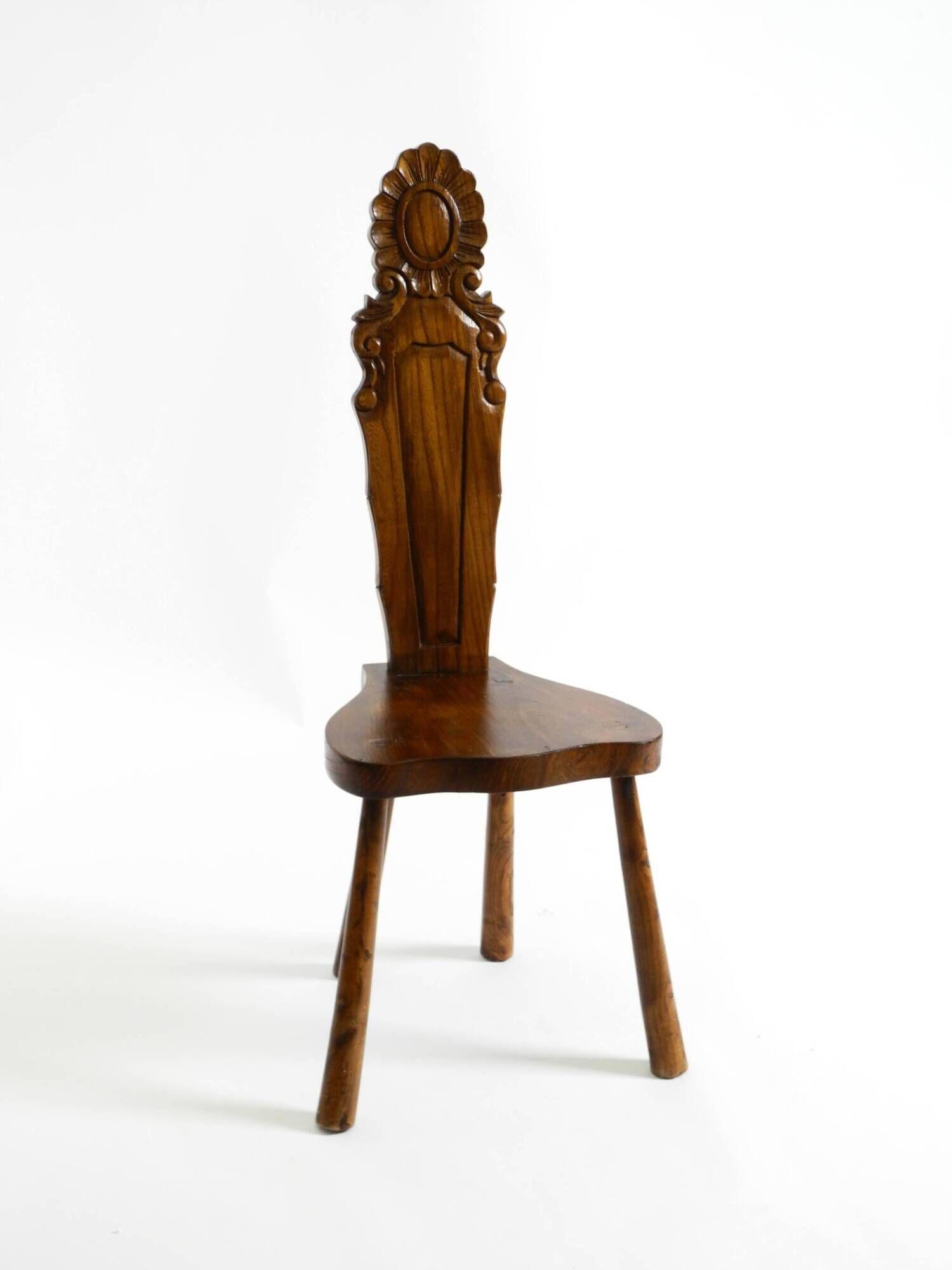 Solid wood chair with an ornate, hand-carved backrest – Made in Spain