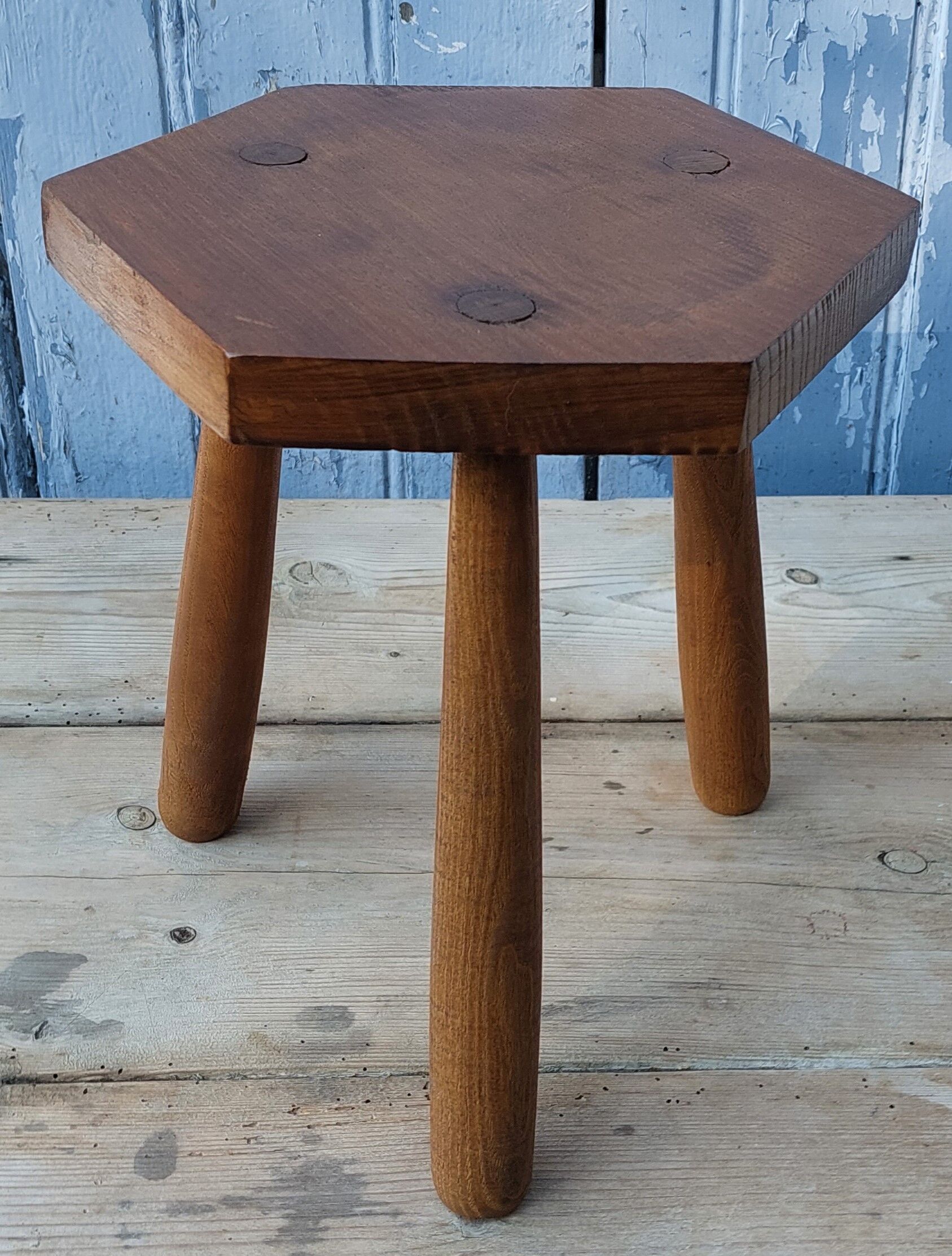 Tripod milking stool