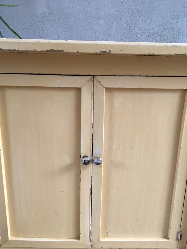 Parisian buffet vintage - yellow