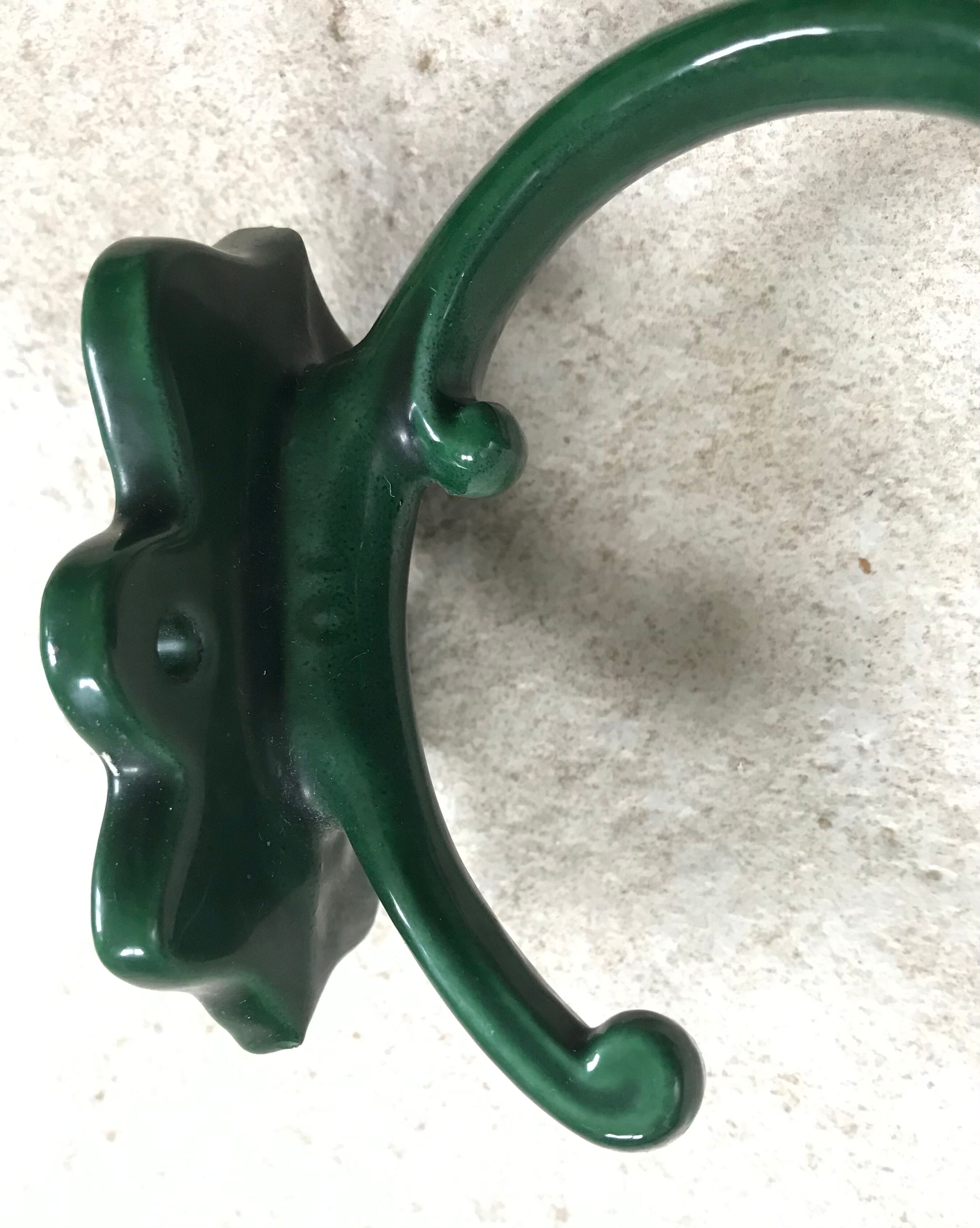 Pair of enamelled cast iron pads