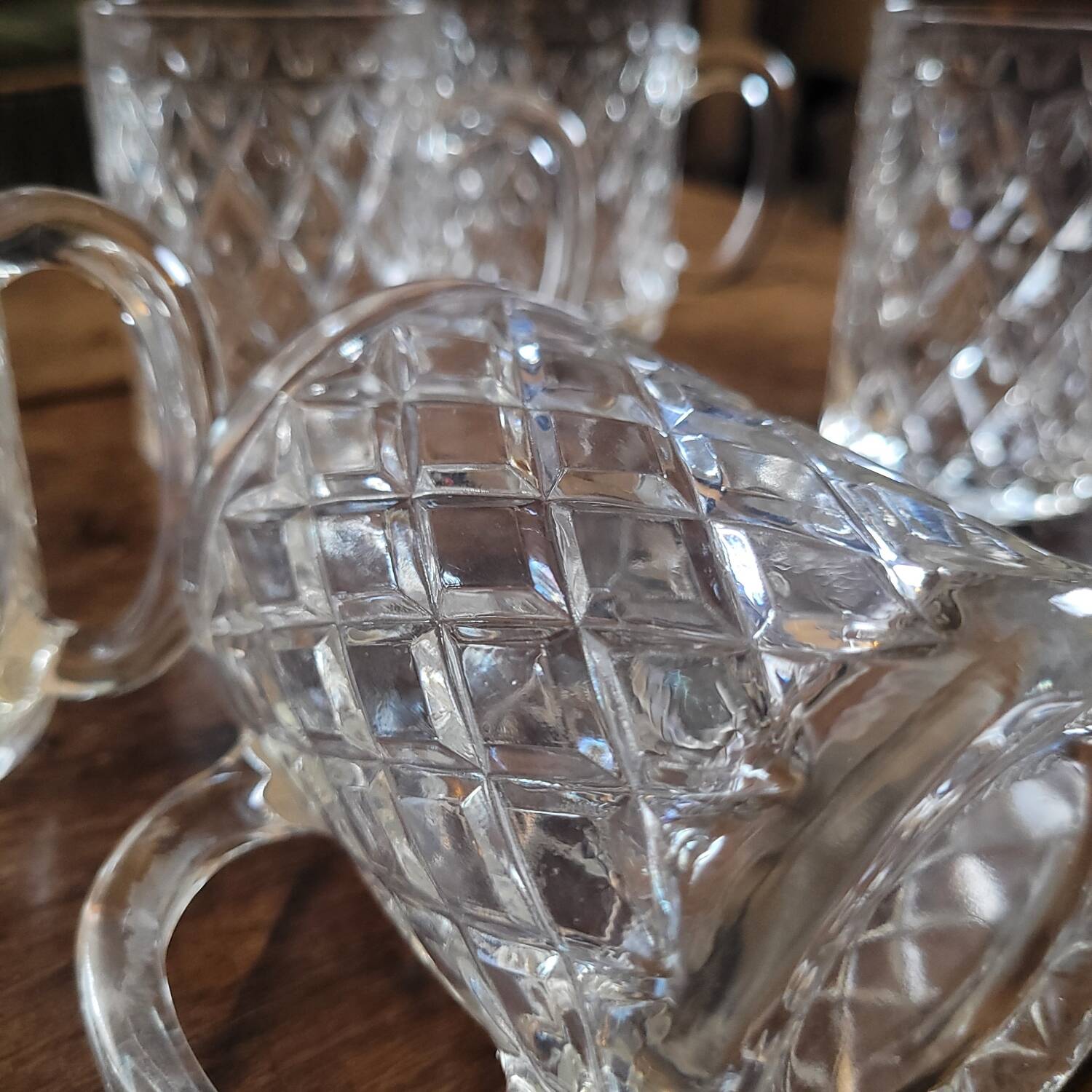 6 mazagrans en verre pressé motif diamant