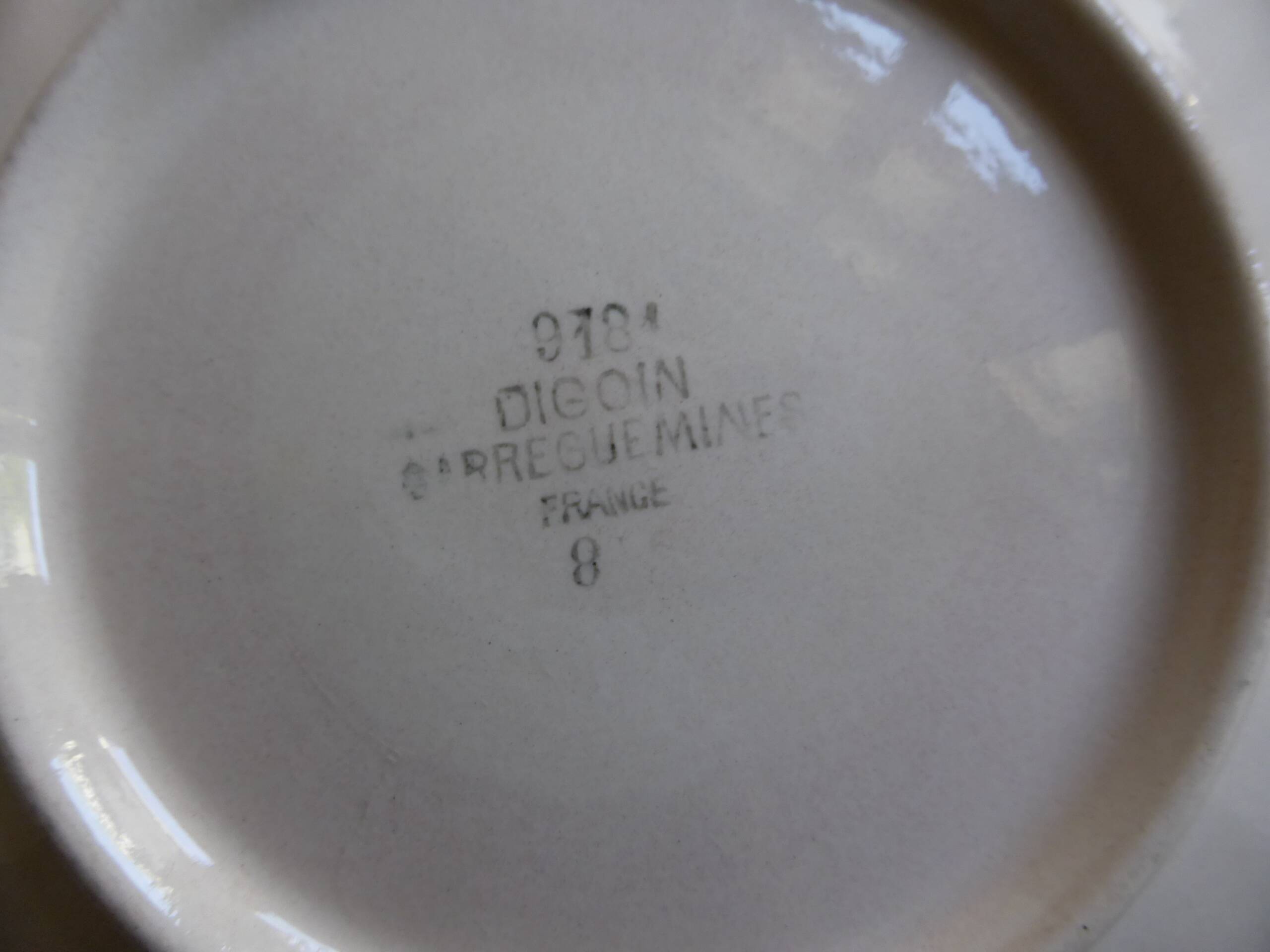 Round-topped dish, Digoin Sarreguemines 200850