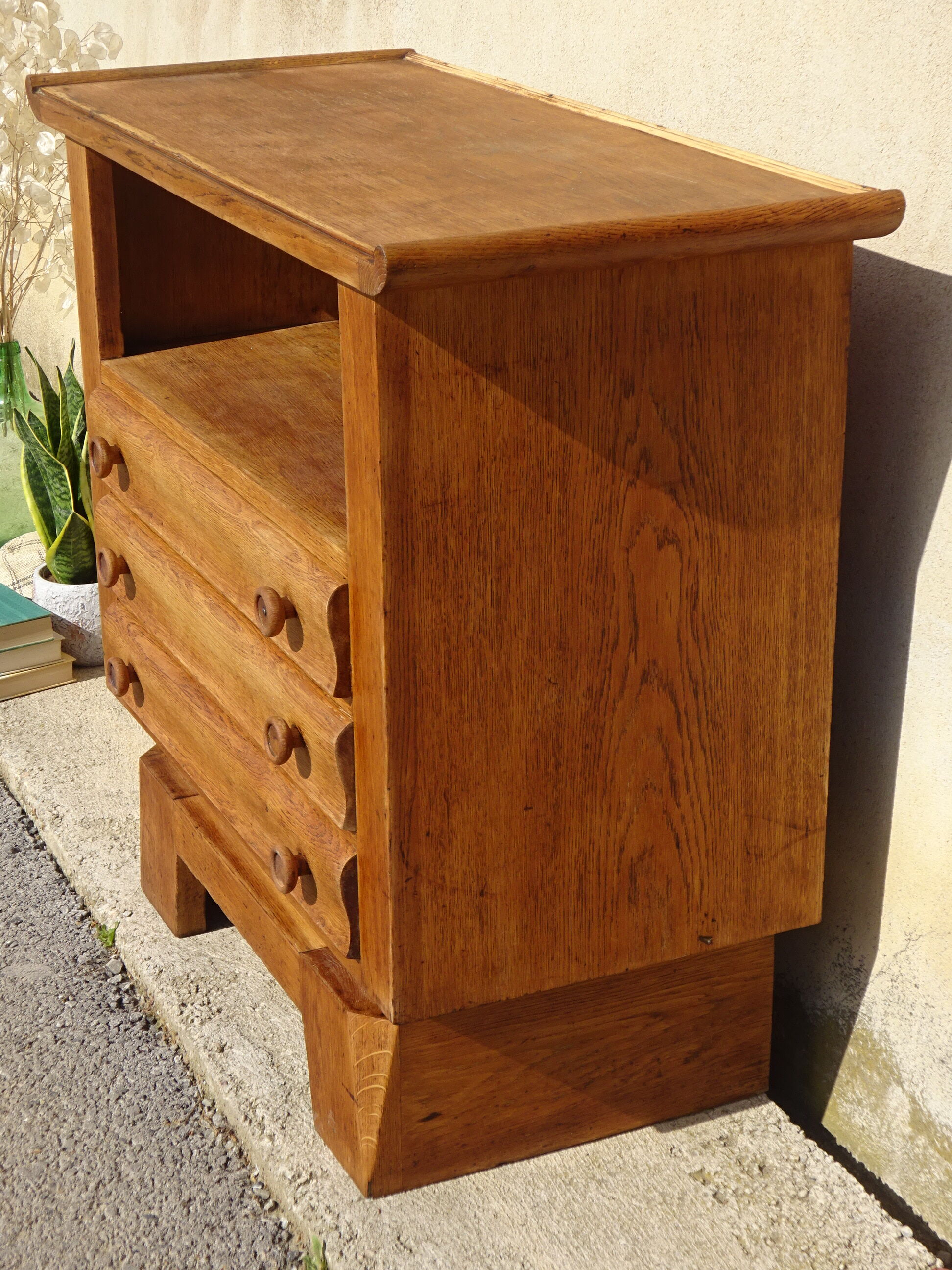 Old oak chest of drawers