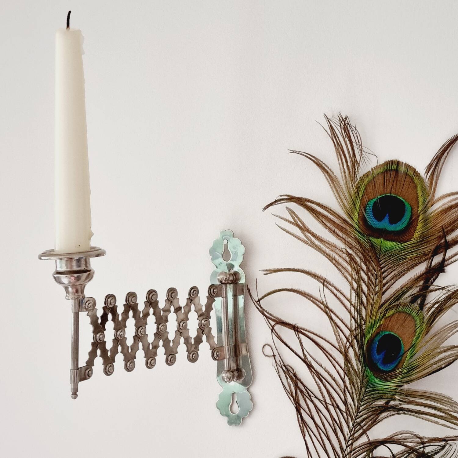 Metal accordion wall candle holder