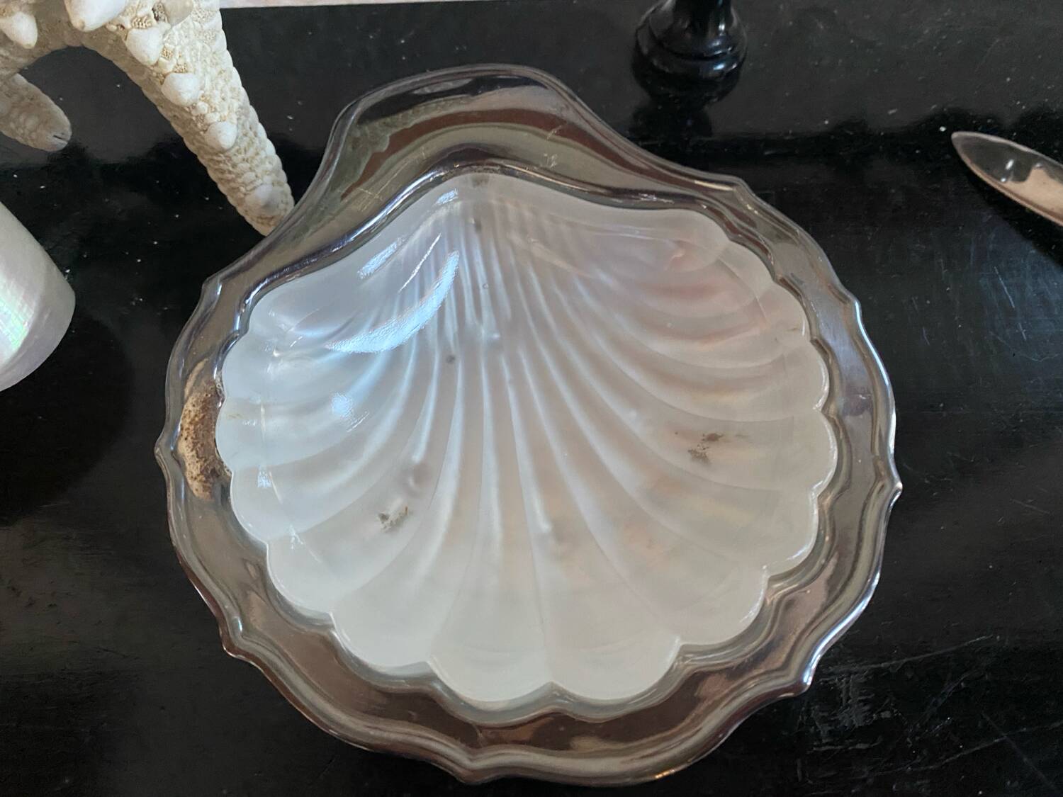 Shell butter dish and its silver-plated knife