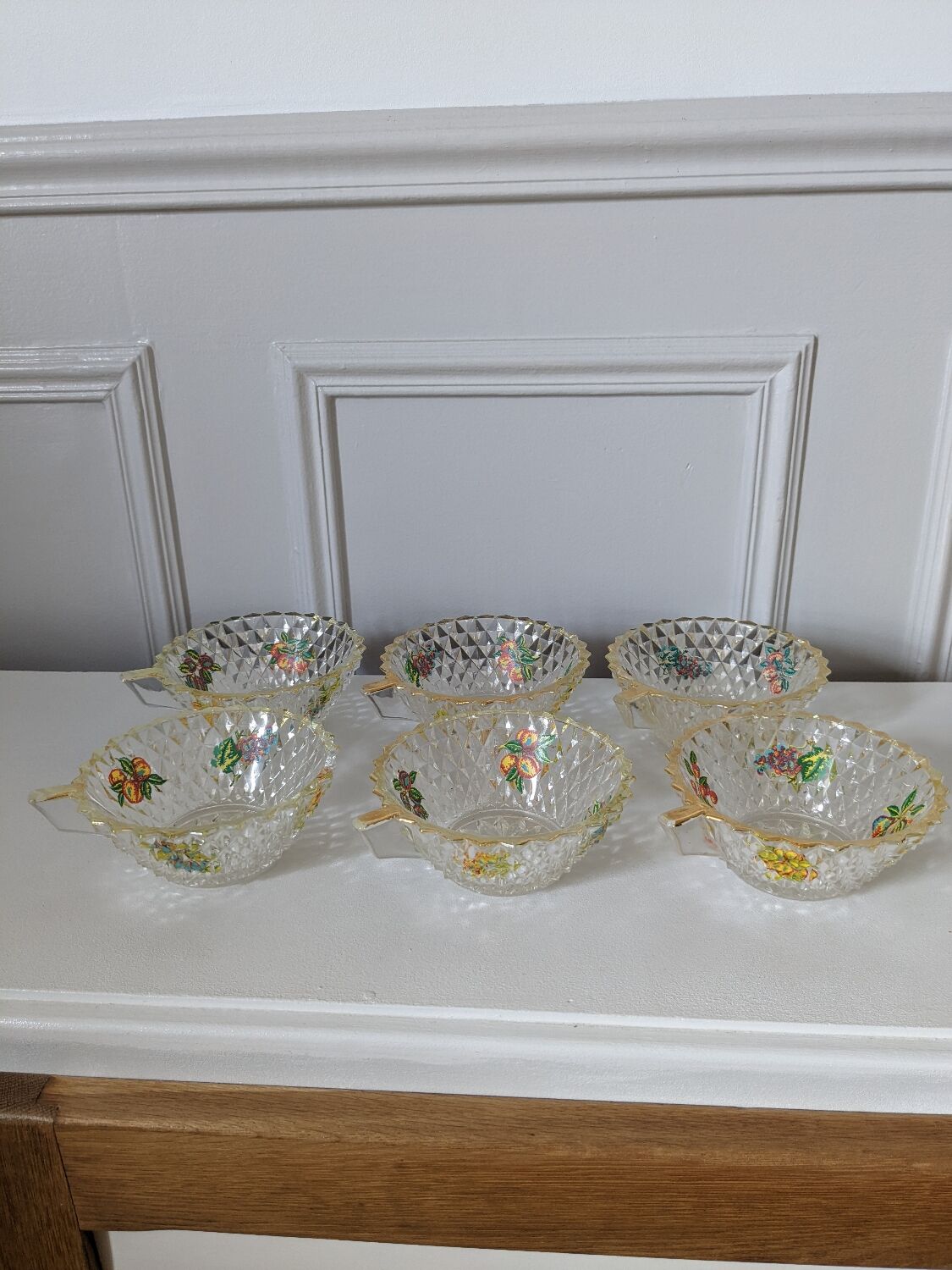 6 cups in chiseled glass
