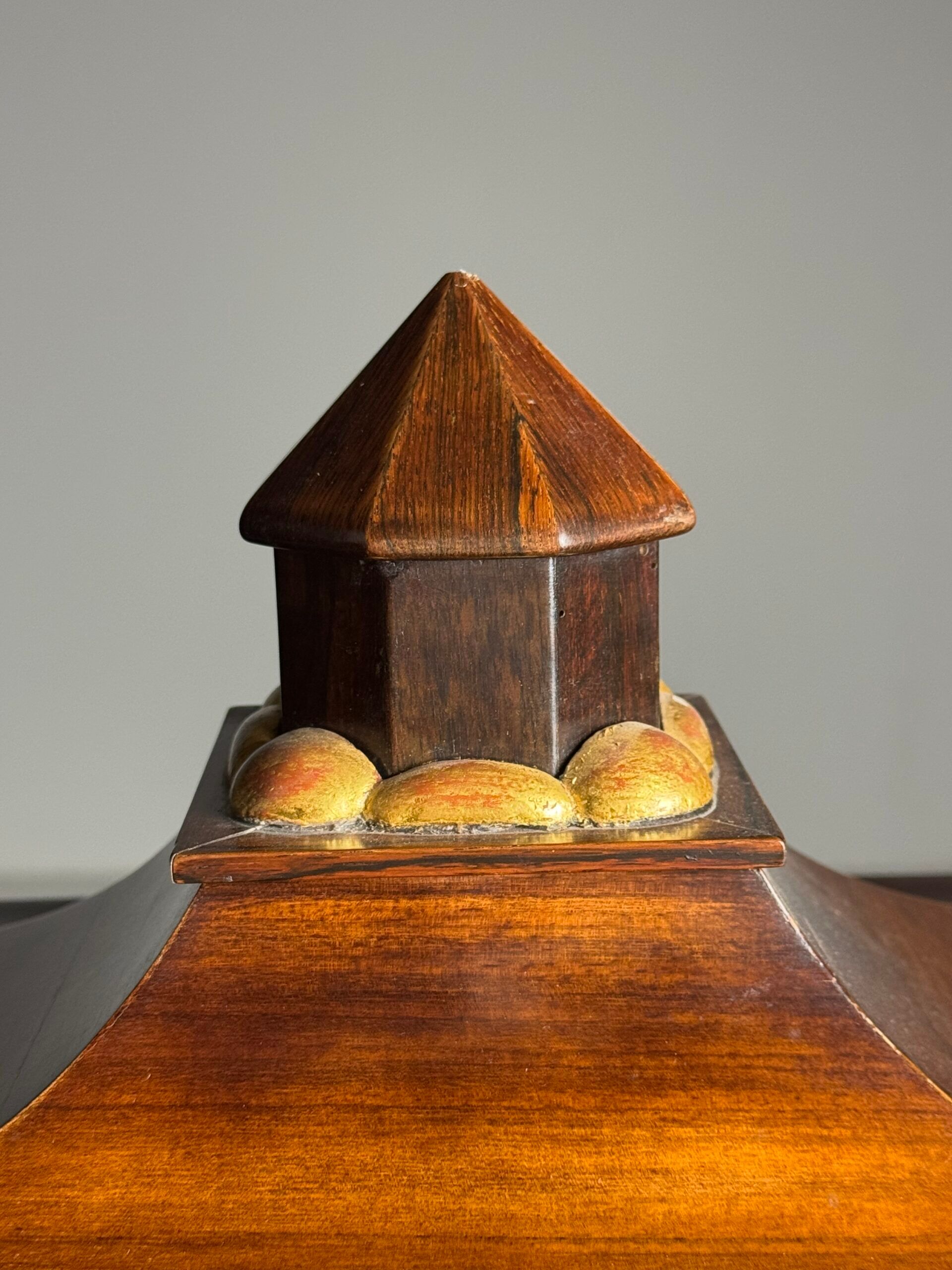 Cabinet d'art en marqueterie allemande