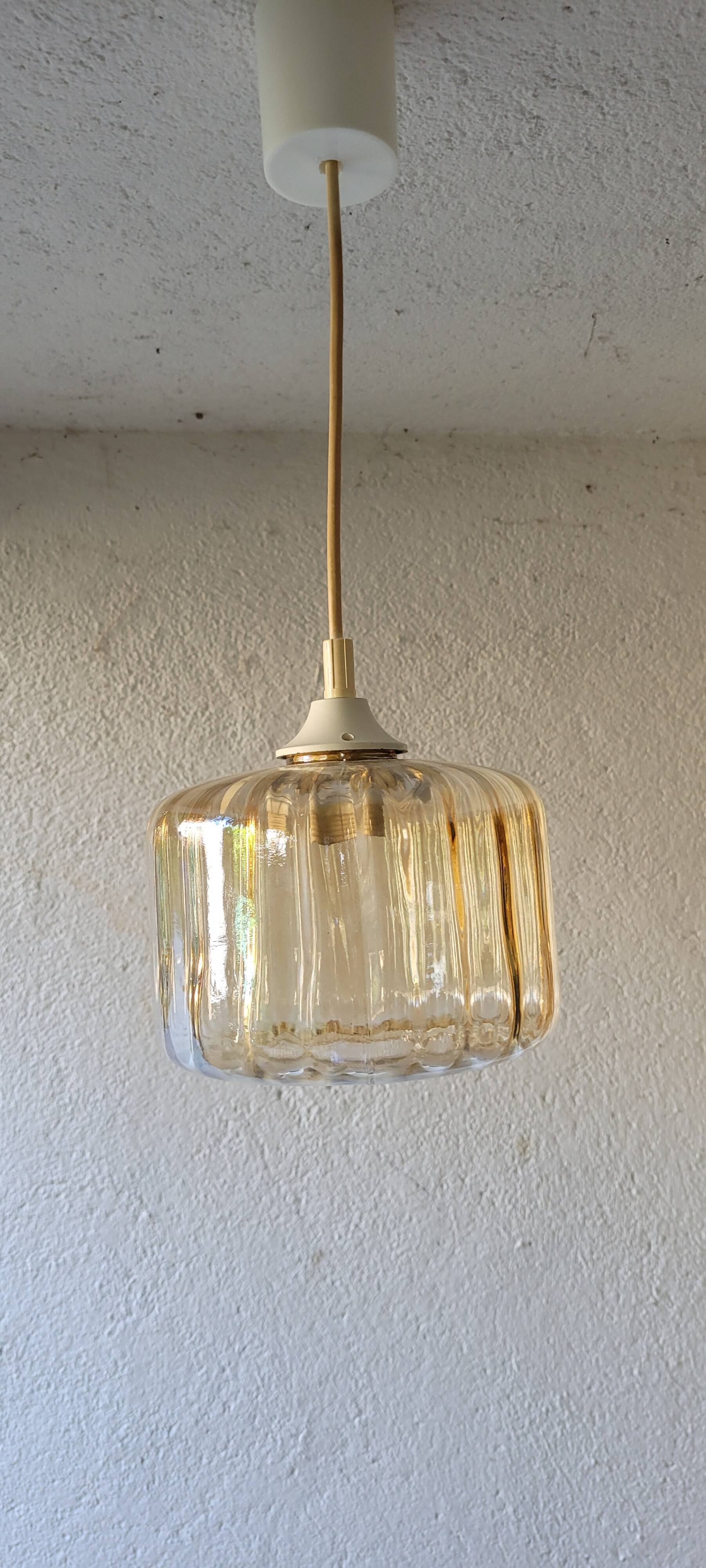 Suspension verre ambré