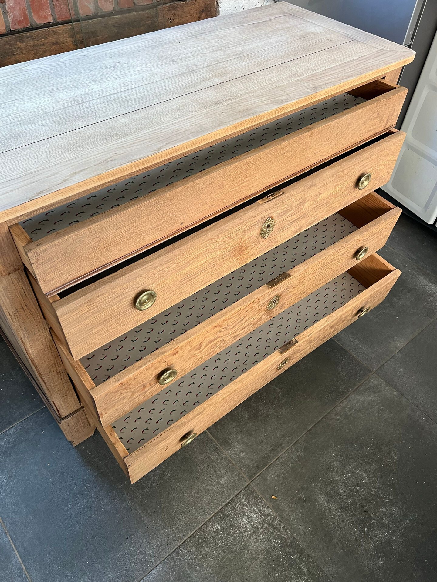 Old sanded oak chest of drawers