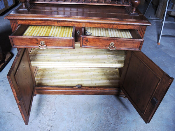 Ancien buffet 3-corps en bois massif