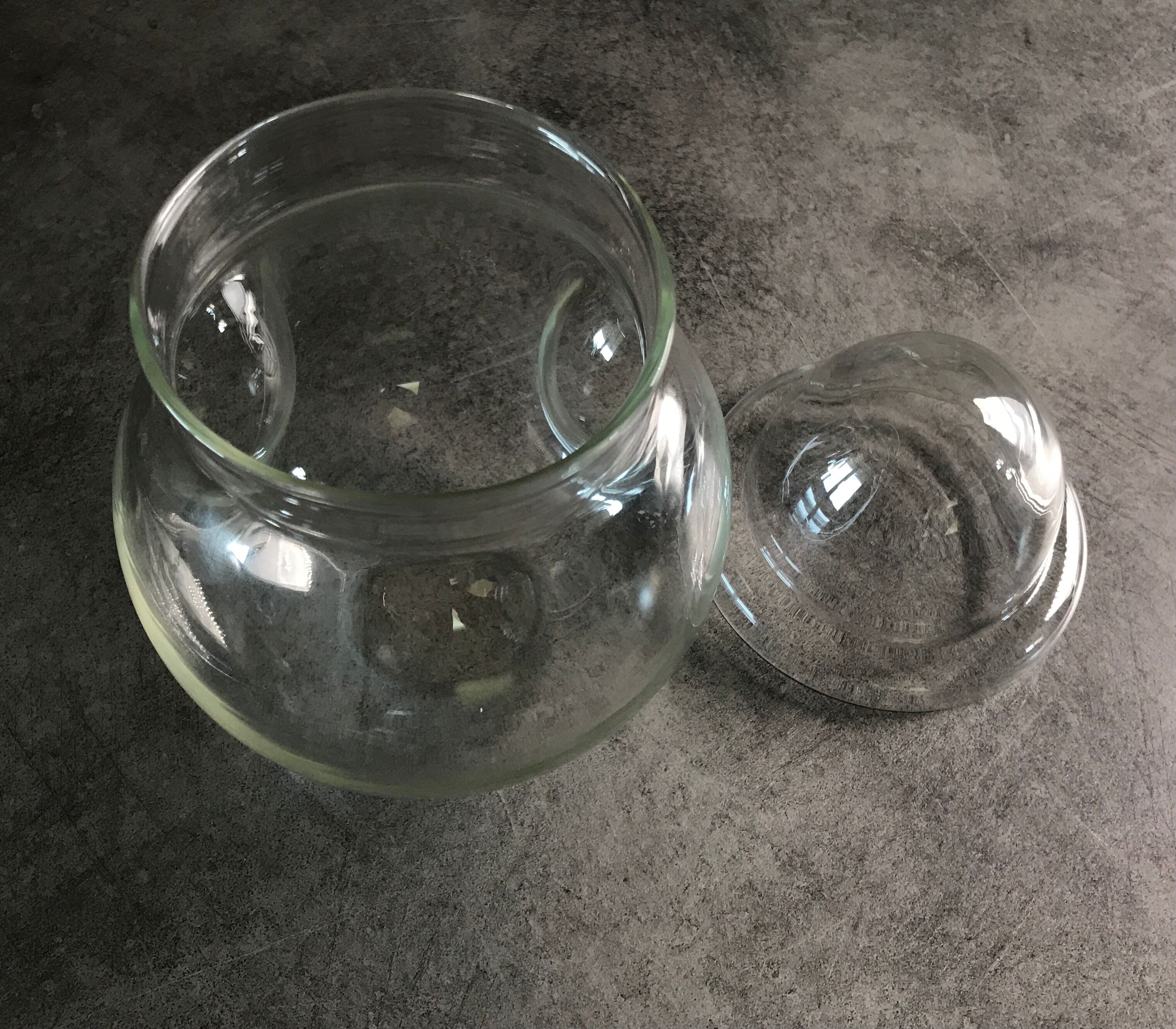 Jar type bonbonnière in translucent glass shape round modernist