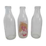 Trois anciennes bouteilles a lait en verre vintage