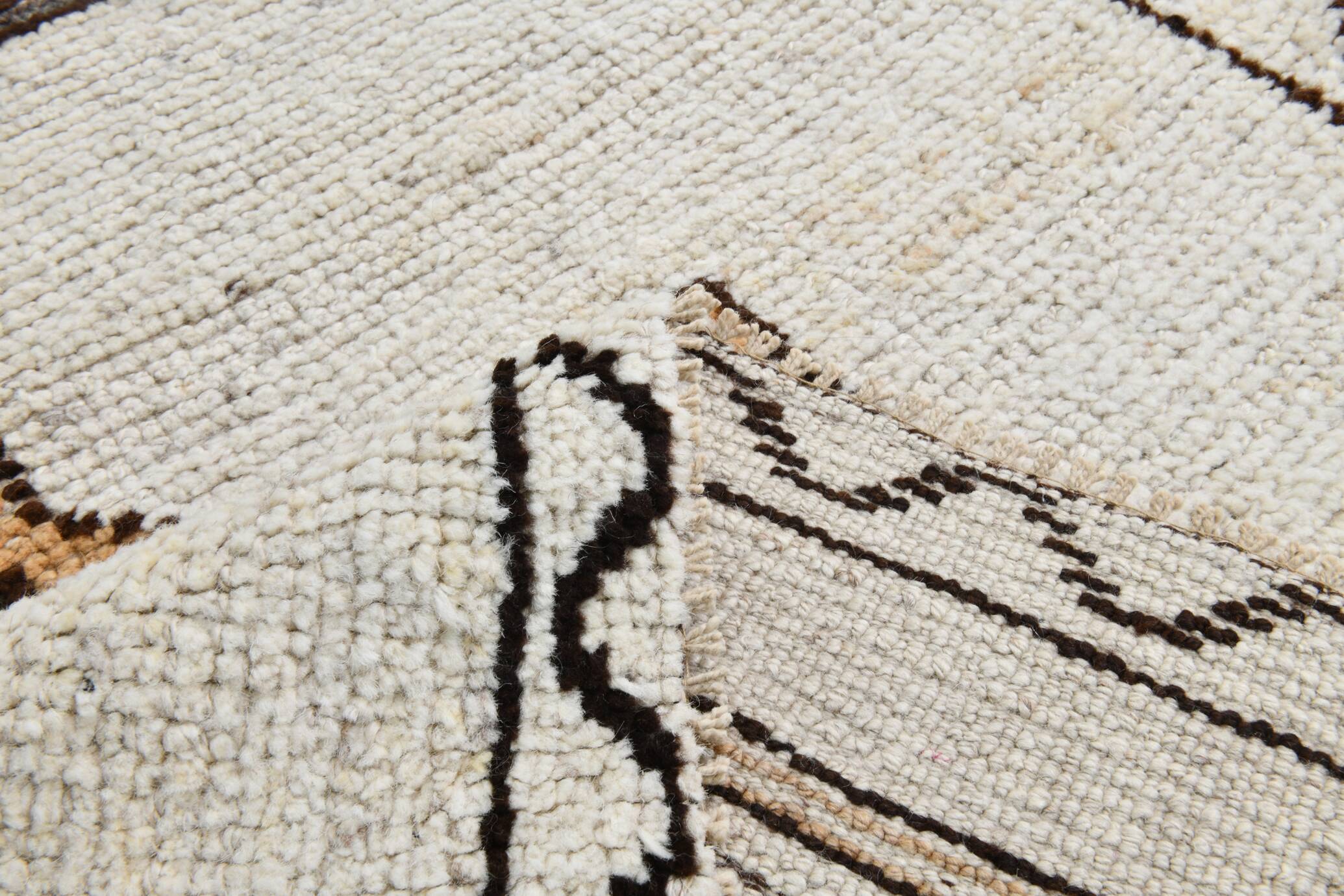 Eagle Pattern Persian Runner Rug, 110x369Cm