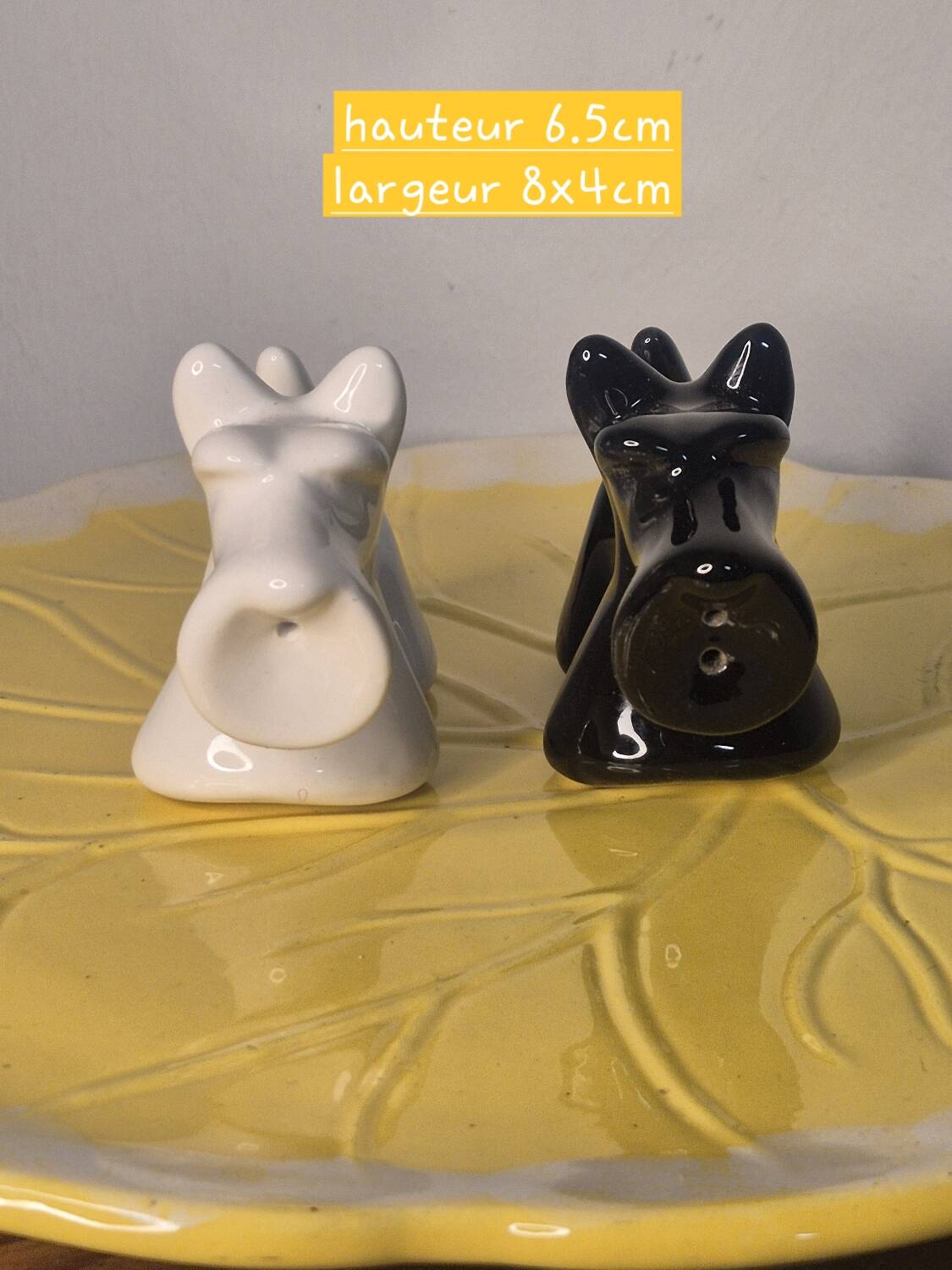 Salt and pepper shakers dog