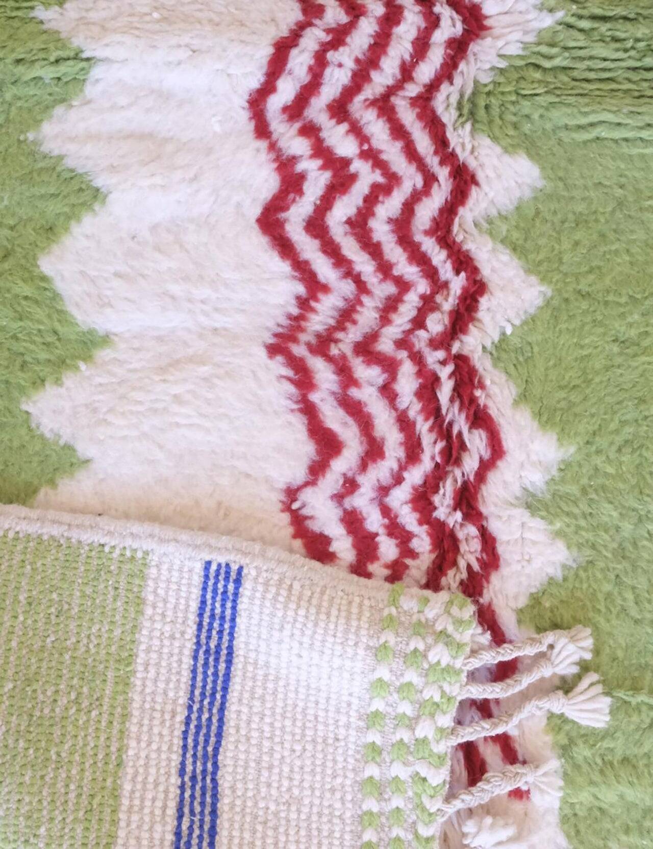 Berber rug in pure wool size 150 x 250 cm