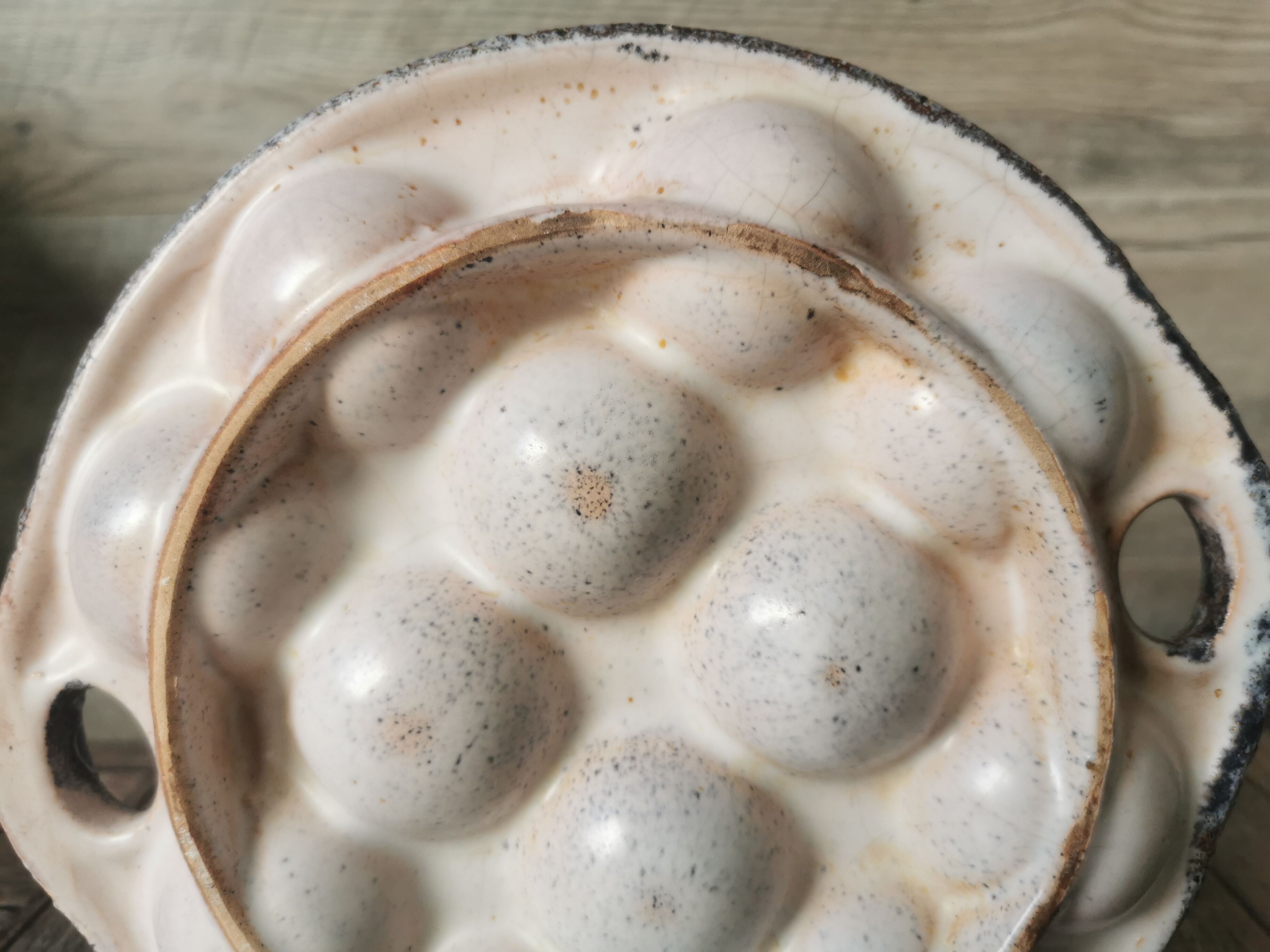 6 glazed ceramic snail plates