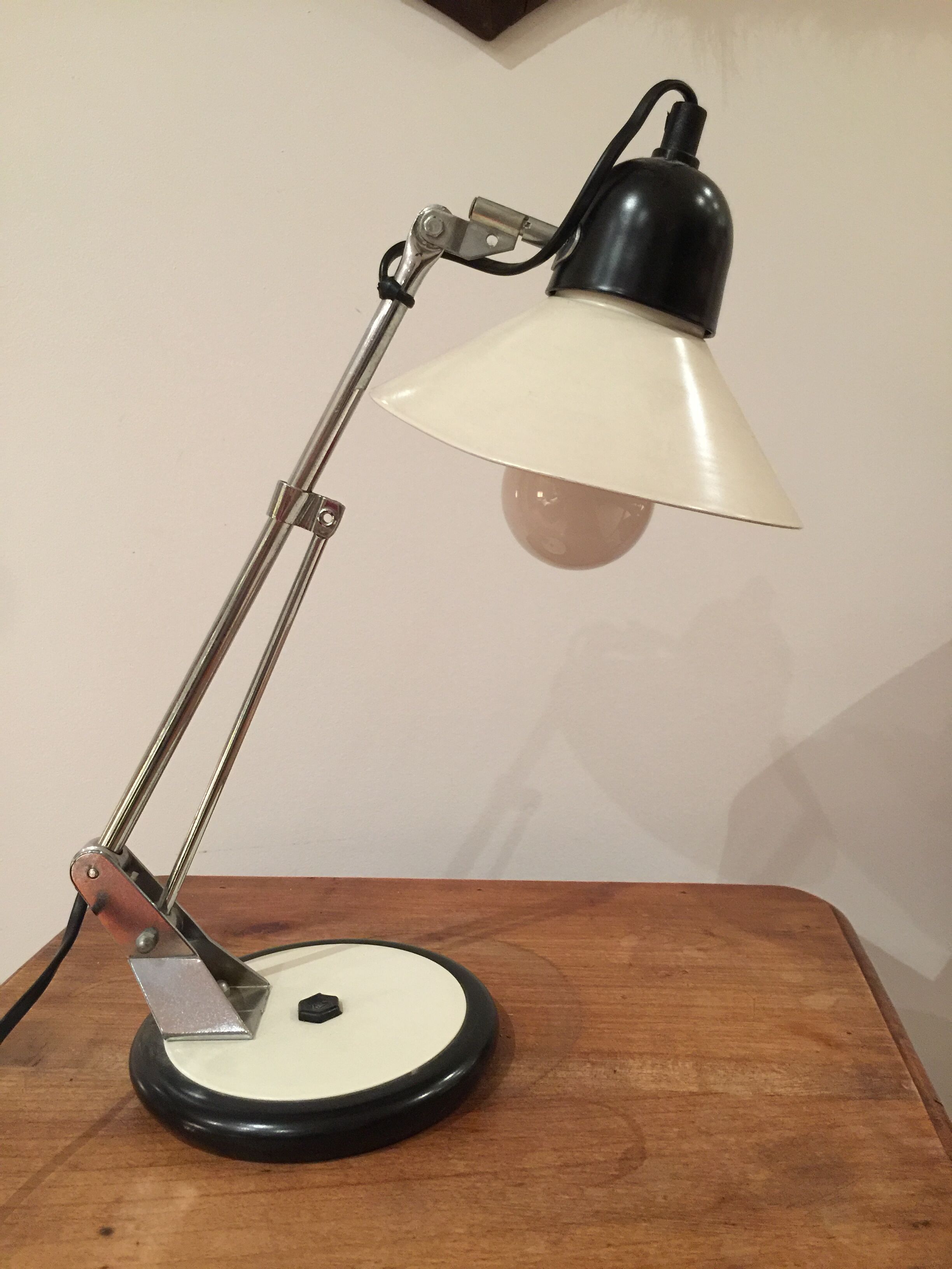 Year 60 articulated desk lamp