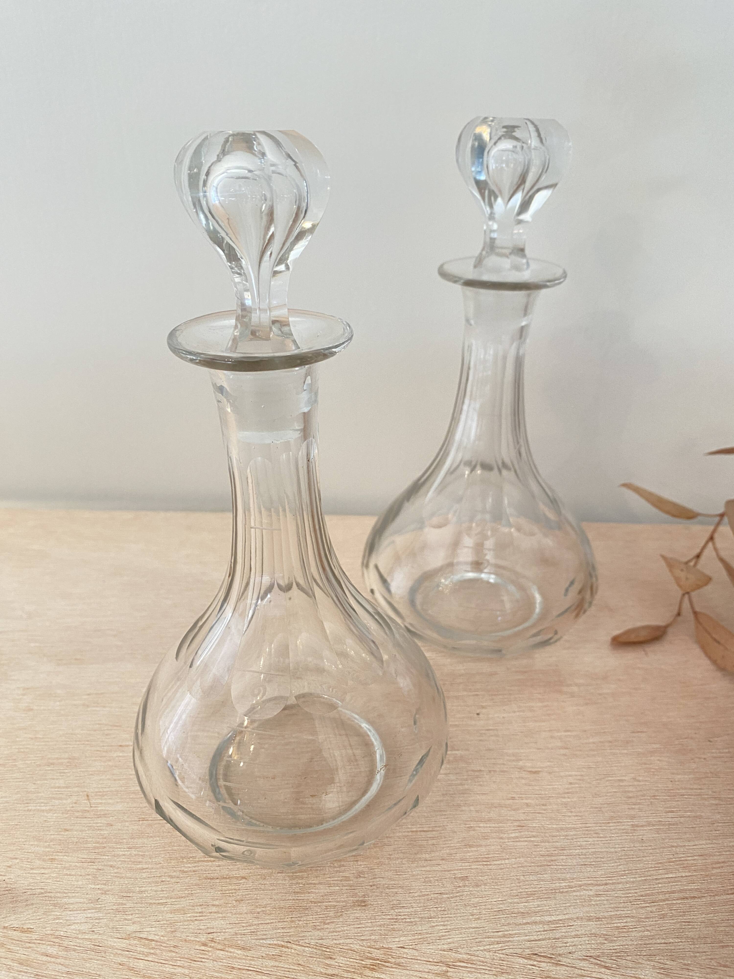 Pair of enamel graduation topettes