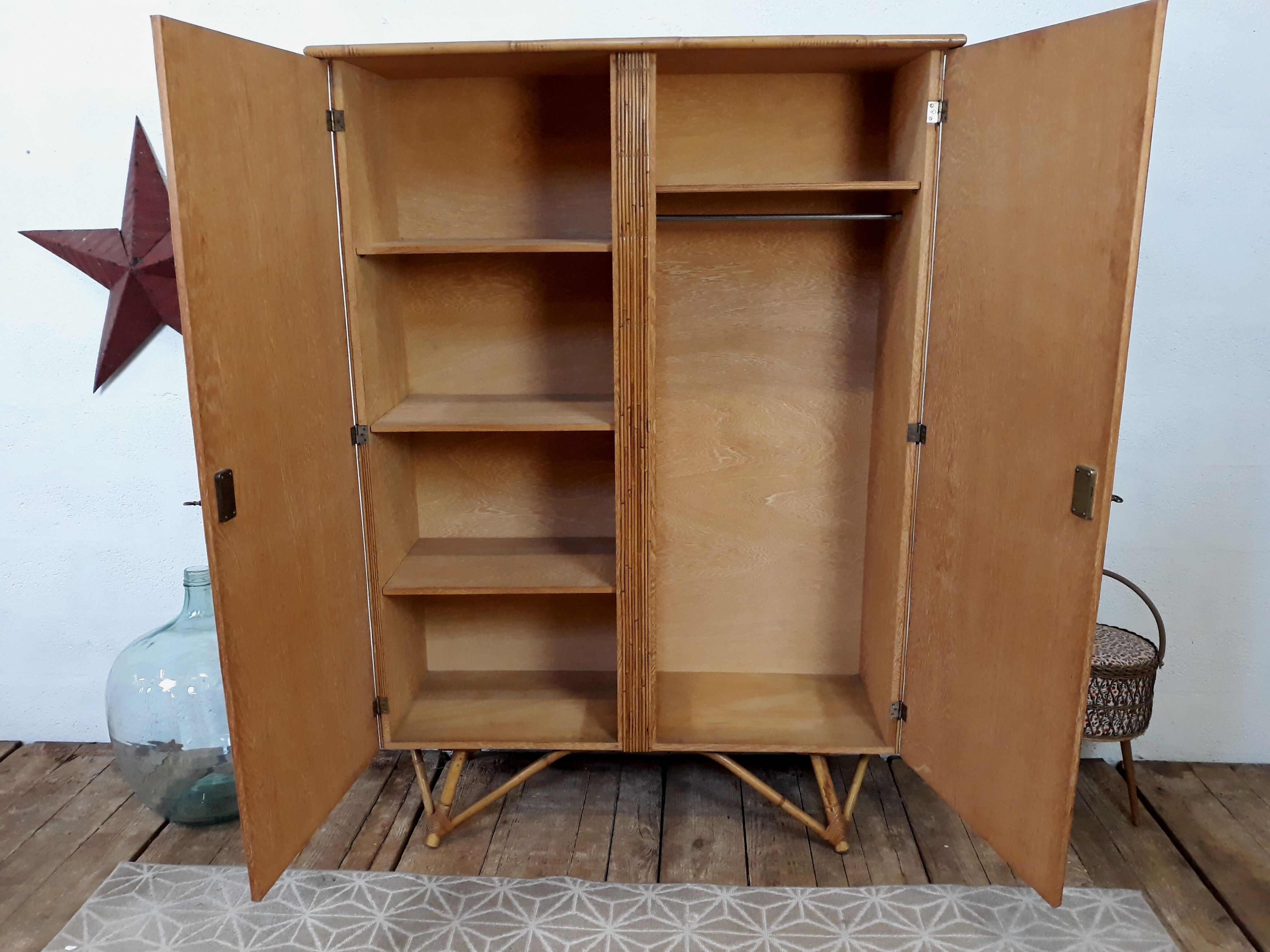 Armoire vintage en rotin