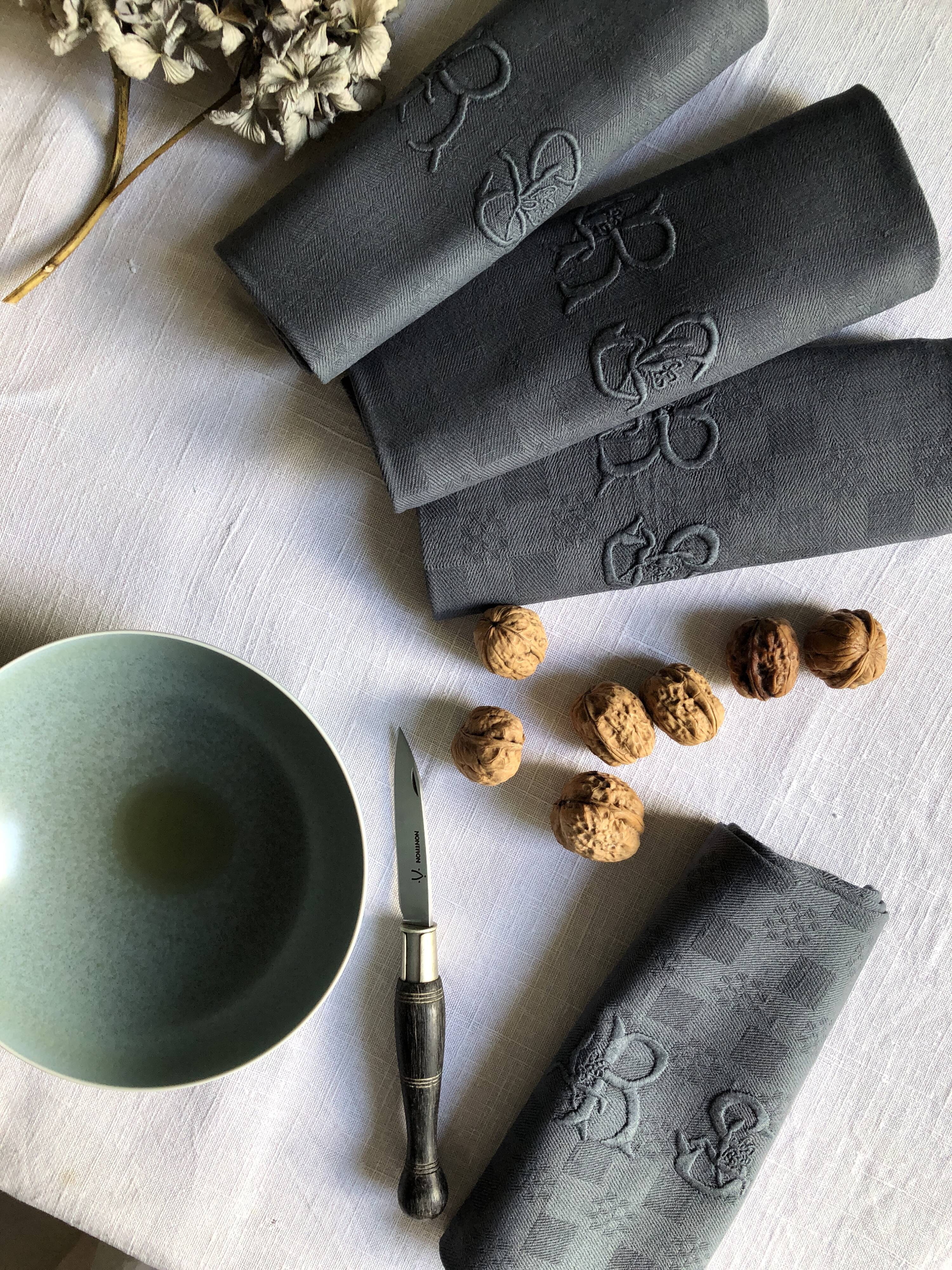 Suite of four napkins tinted in smoke grey