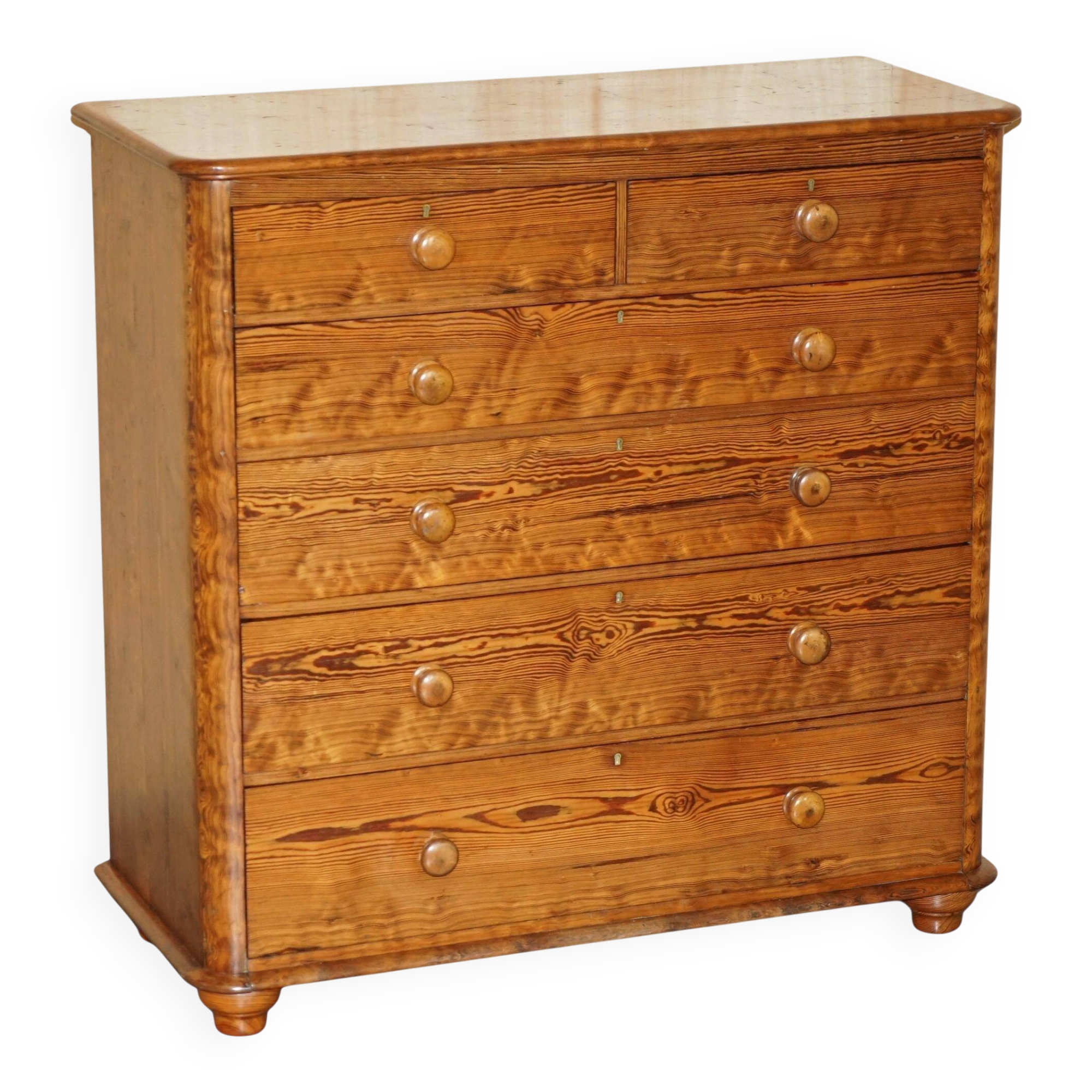 Large Victorian chest of drawers in solid pine from around 1880.