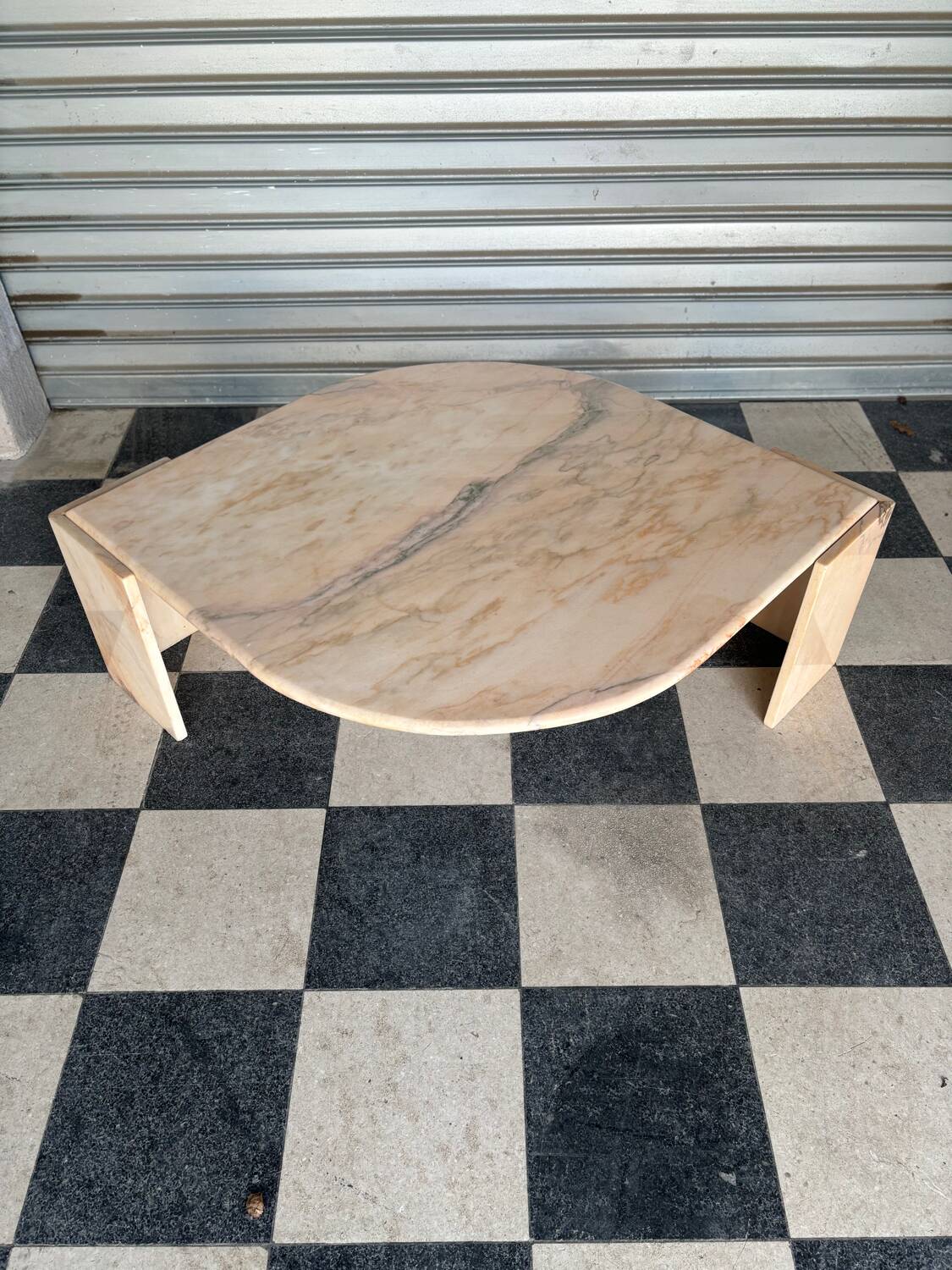 Table basse vintage en marbre rose