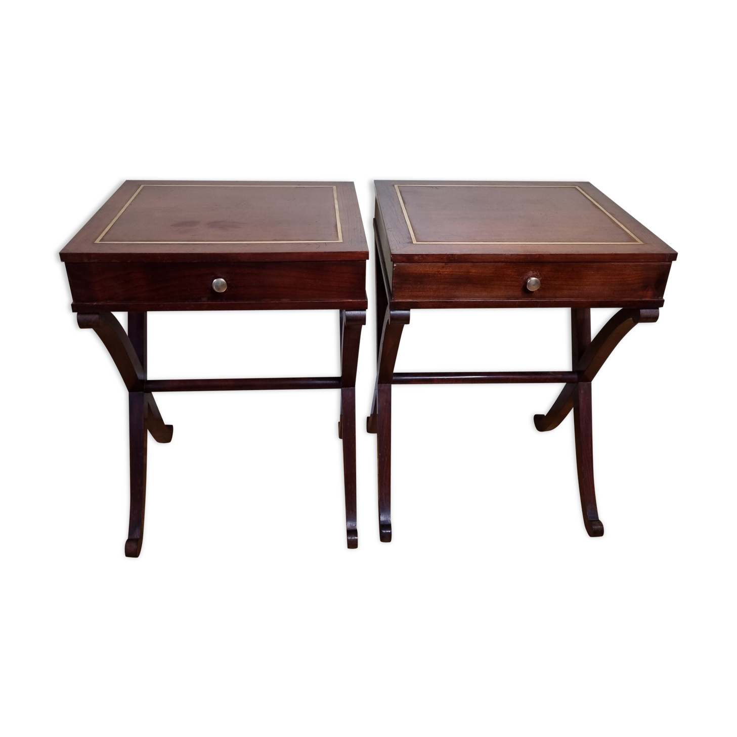 Paire de chevets de style Empire en acajou, bois de placage et finitions en laiton