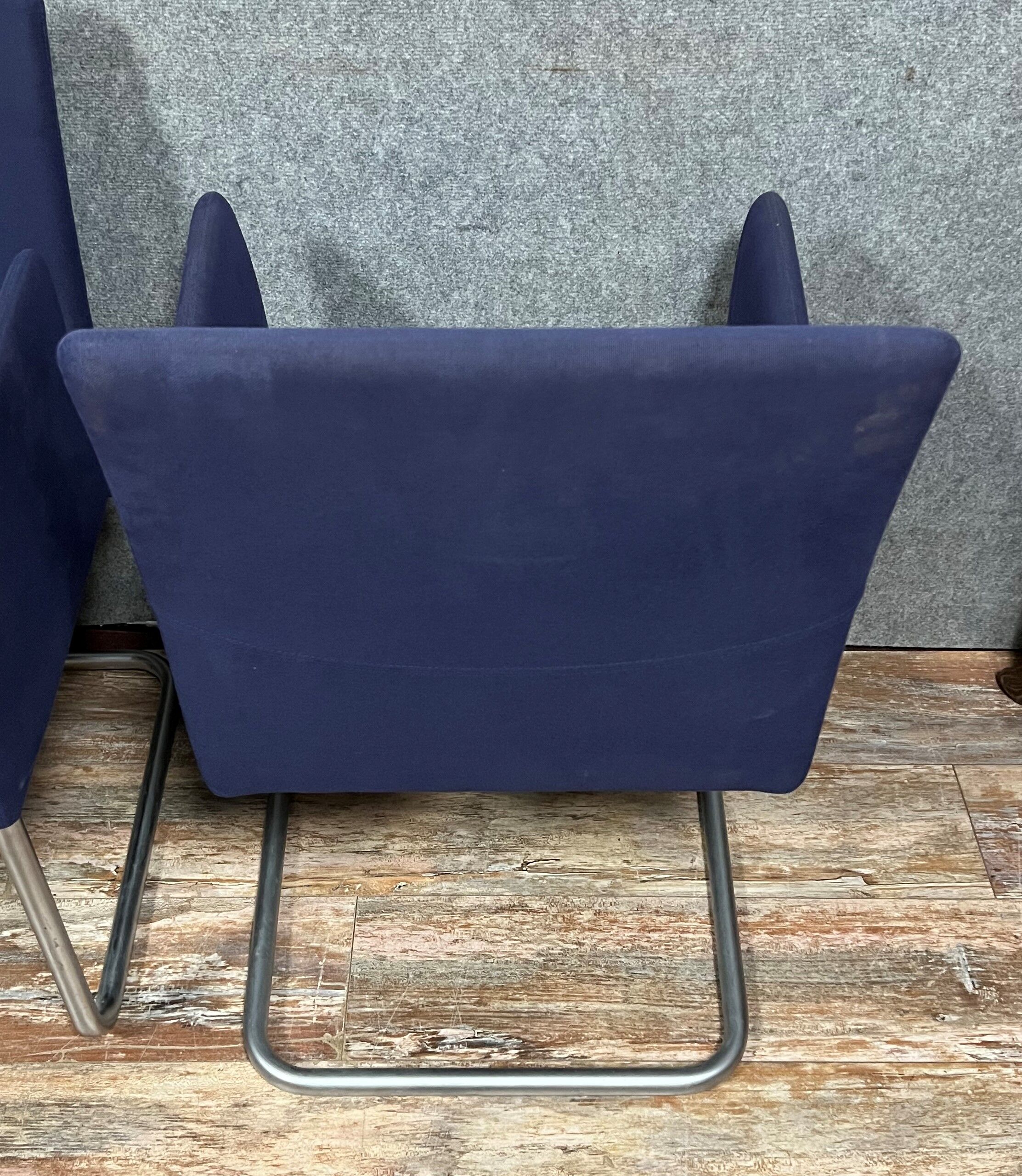 Pair of Walter Knoll armchairs in blue fabric and chromed metal
