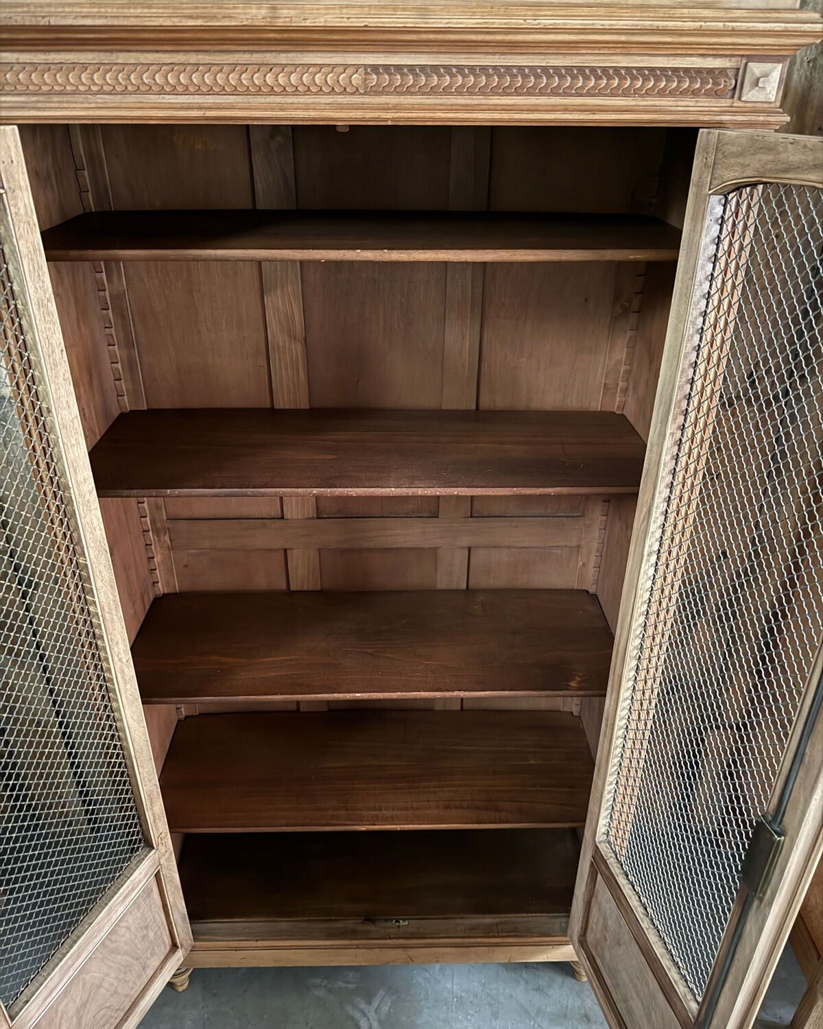 Old library with grilles (renovated)