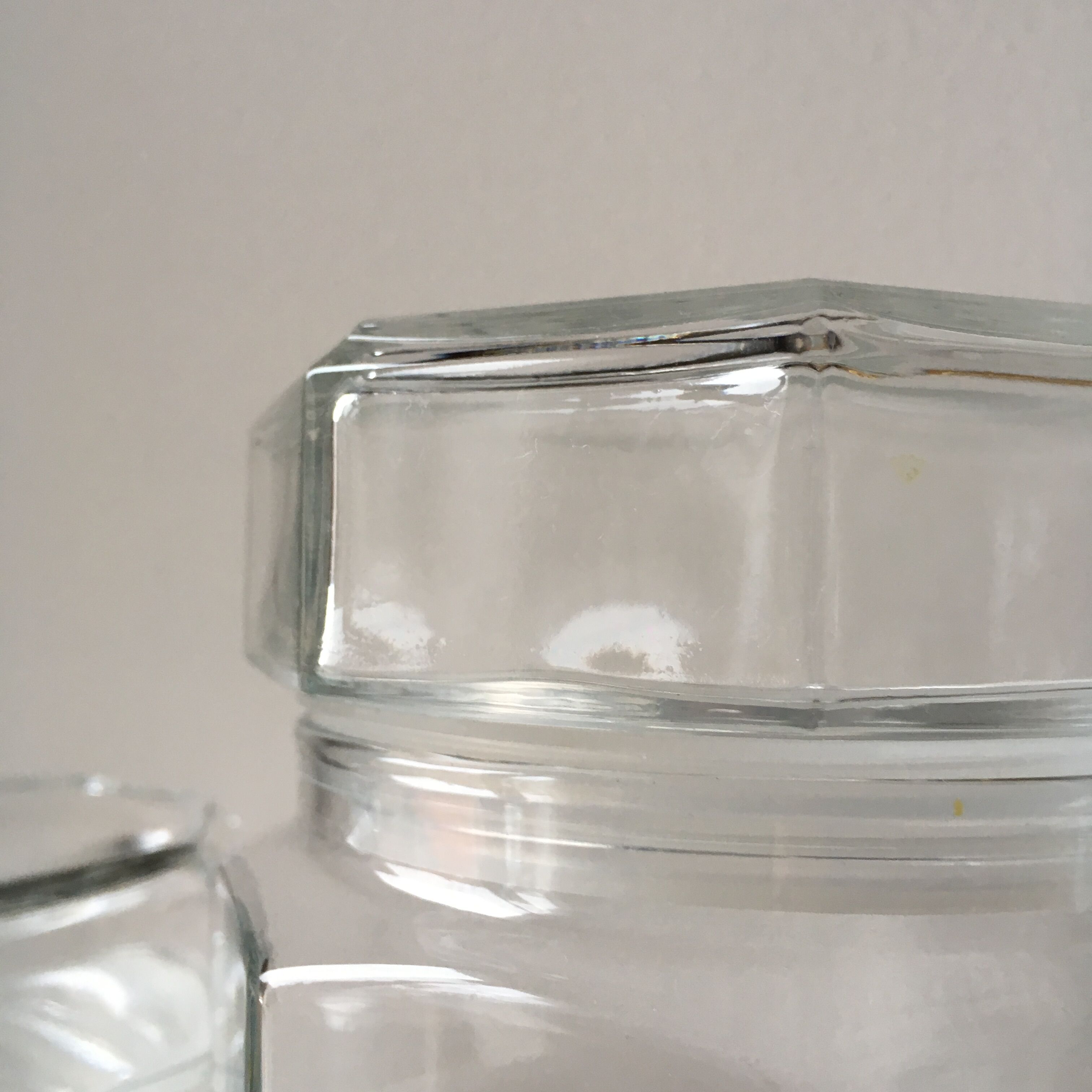 Lot of octagonal end glass jars