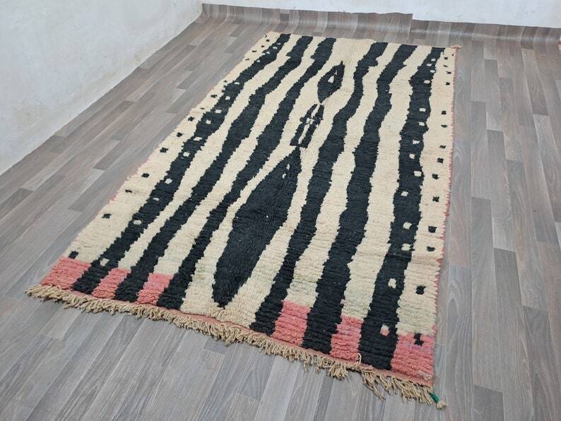 Handmade natural wool rug, size 150 x 250 cm