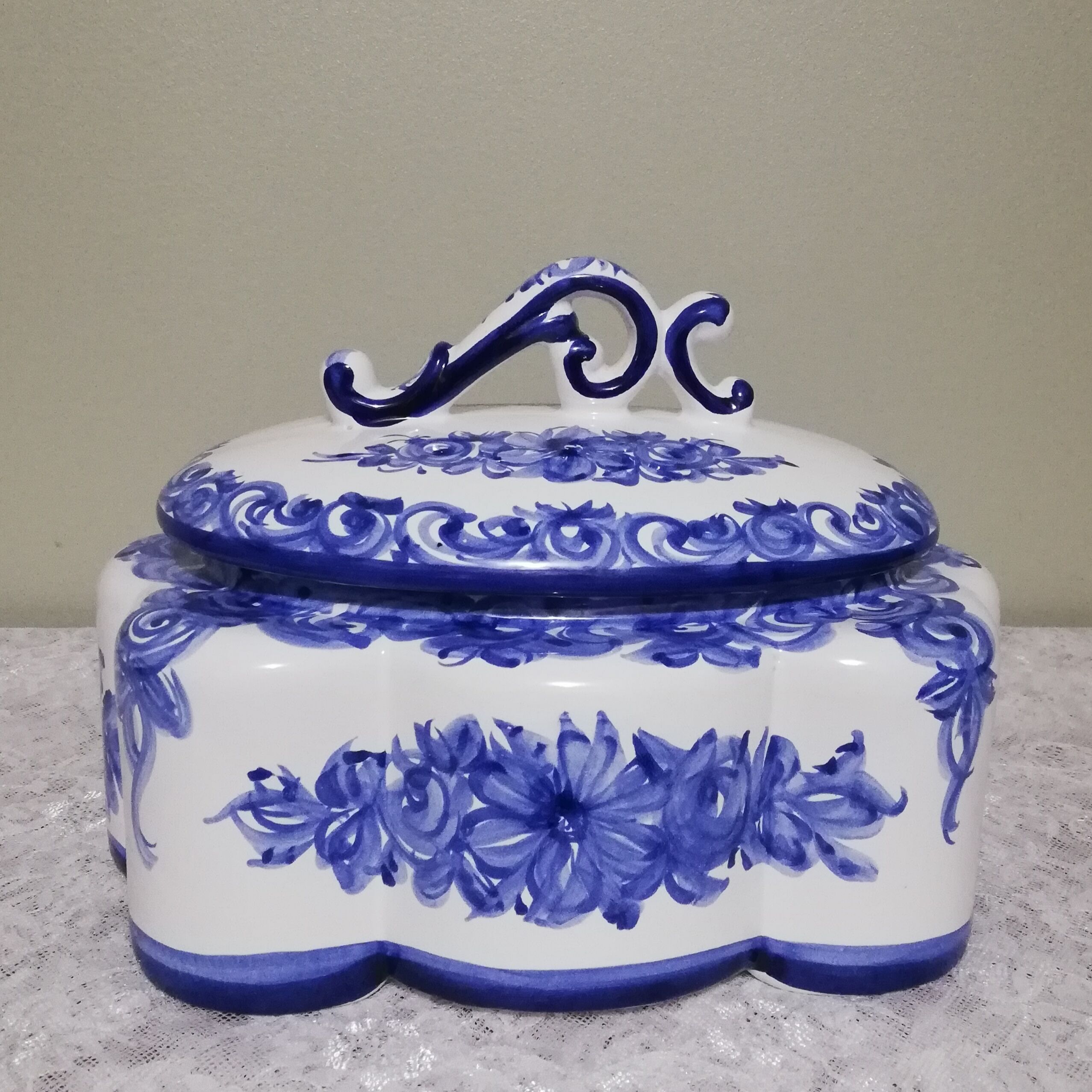 Delft earthenware tureen