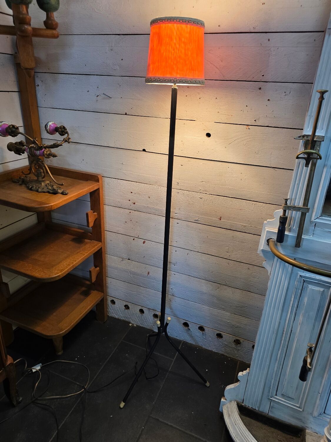 Lampadaire tripode vintage des années 60
