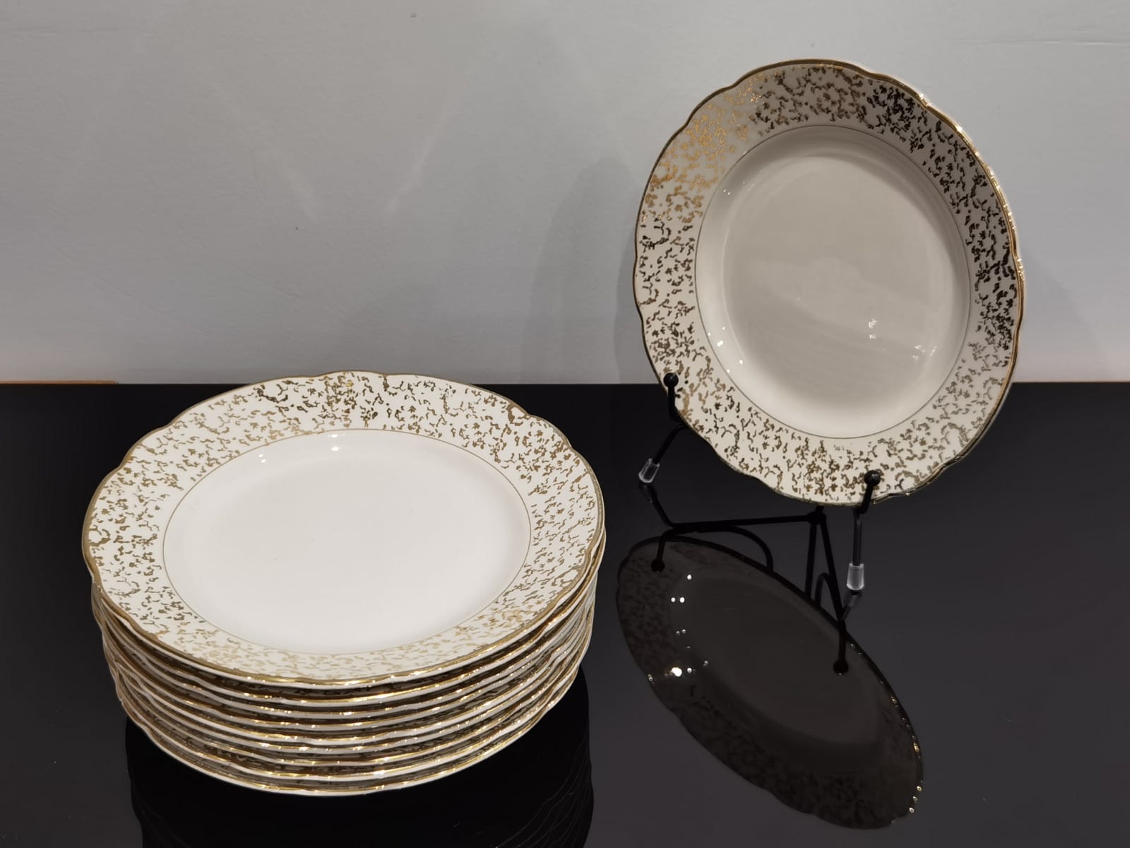 White and golden dessert plates Villeroy and Boch